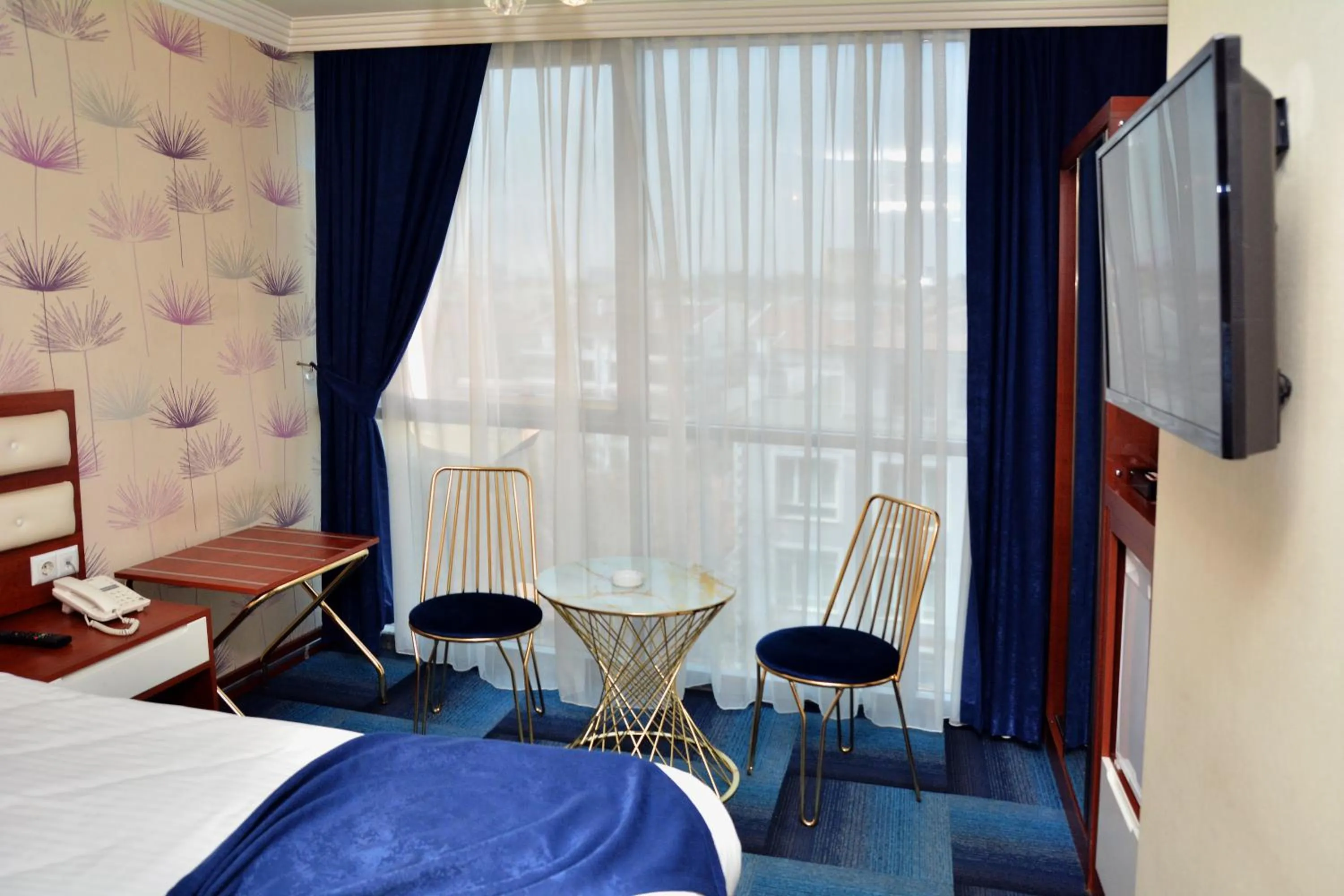 Photo of the whole room, Bed in Business Grand Hotel