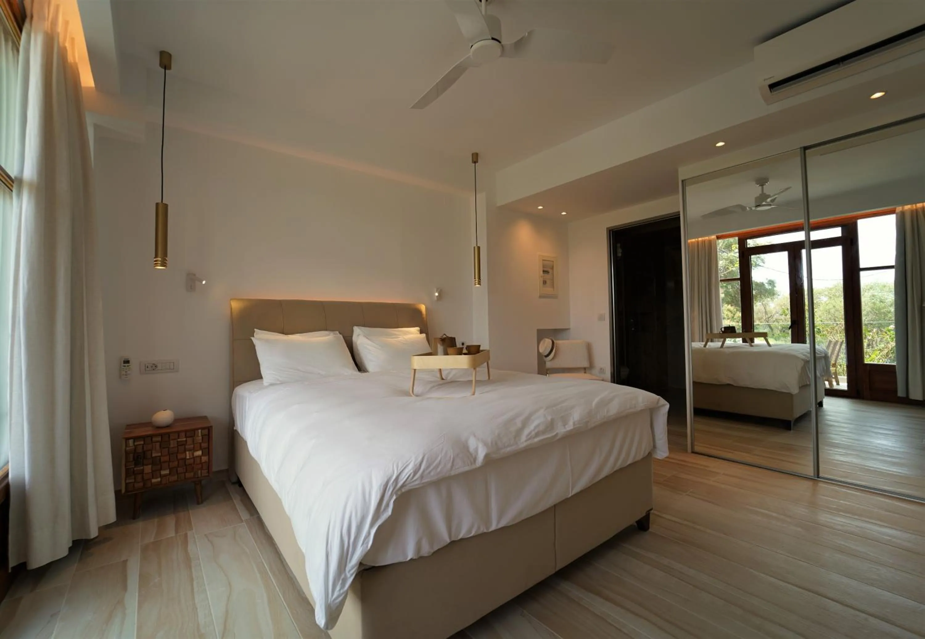 Bed in Bella Vista Hotel Studios & Apartments