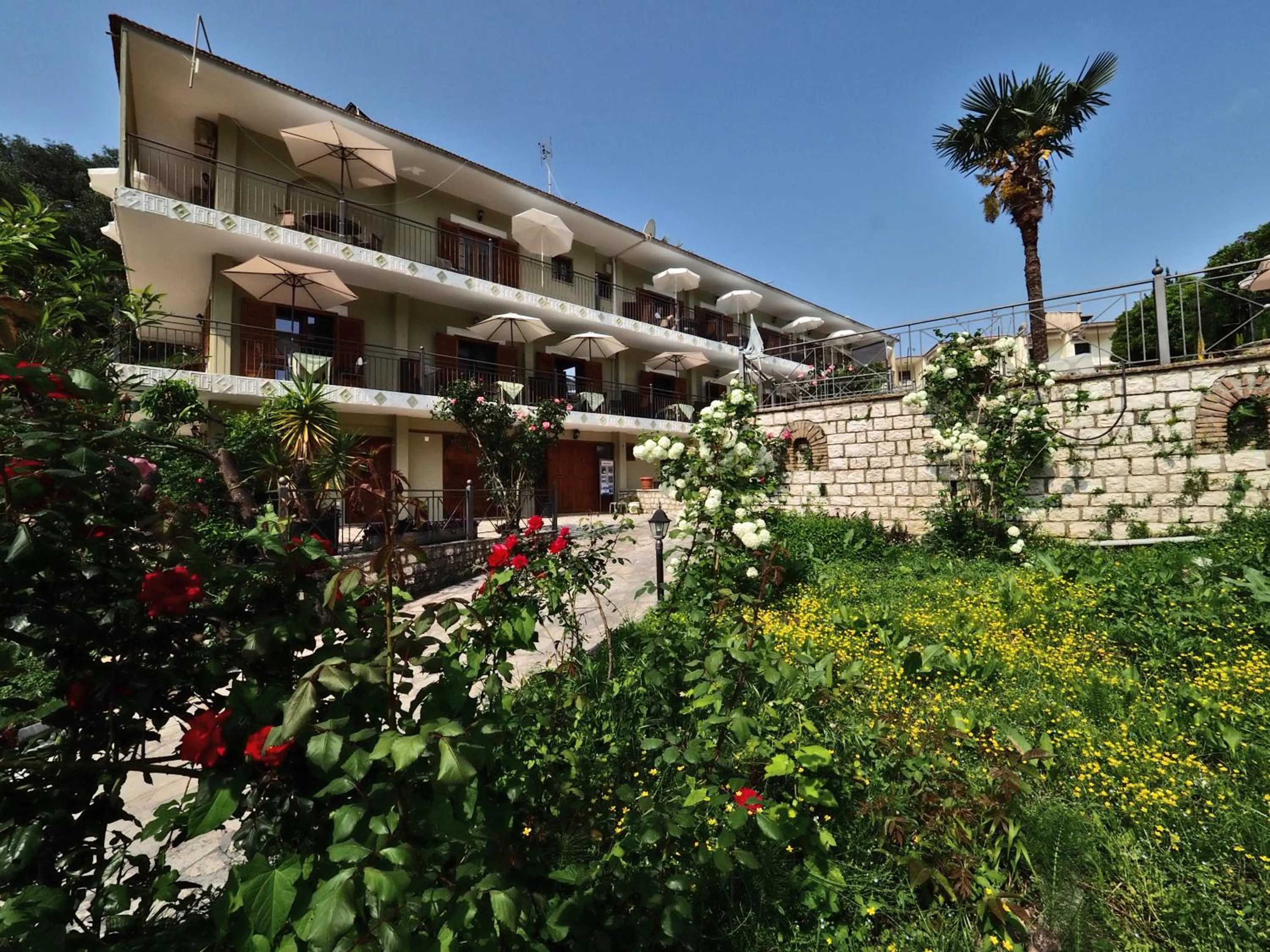 Property building in Bella Vista Hotel Studios & Apartments