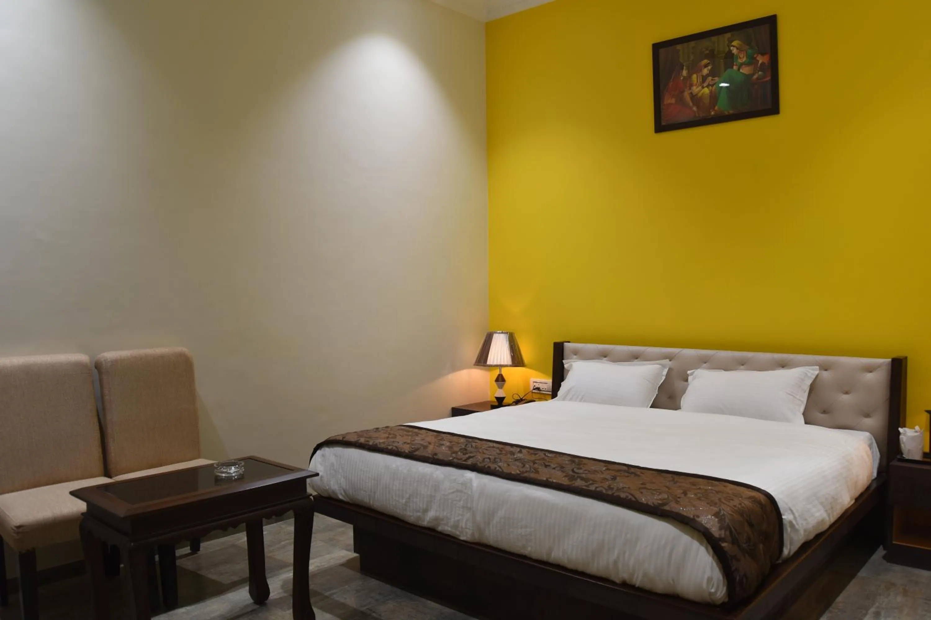 Seating area, Bed in Jaipur Hotel New - Heritage Hotel