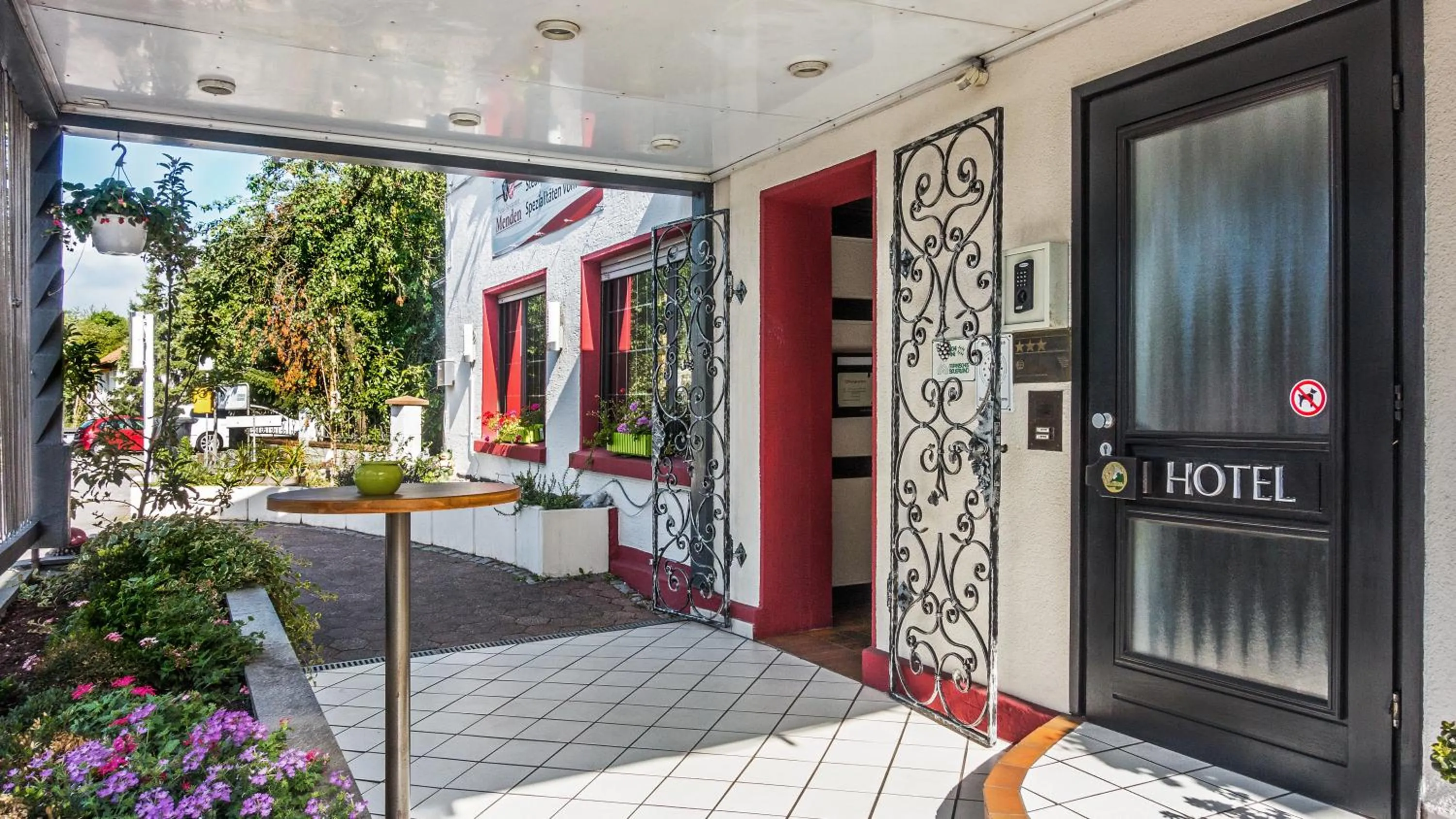 Facade/entrance in Hotel Restaurant Menden