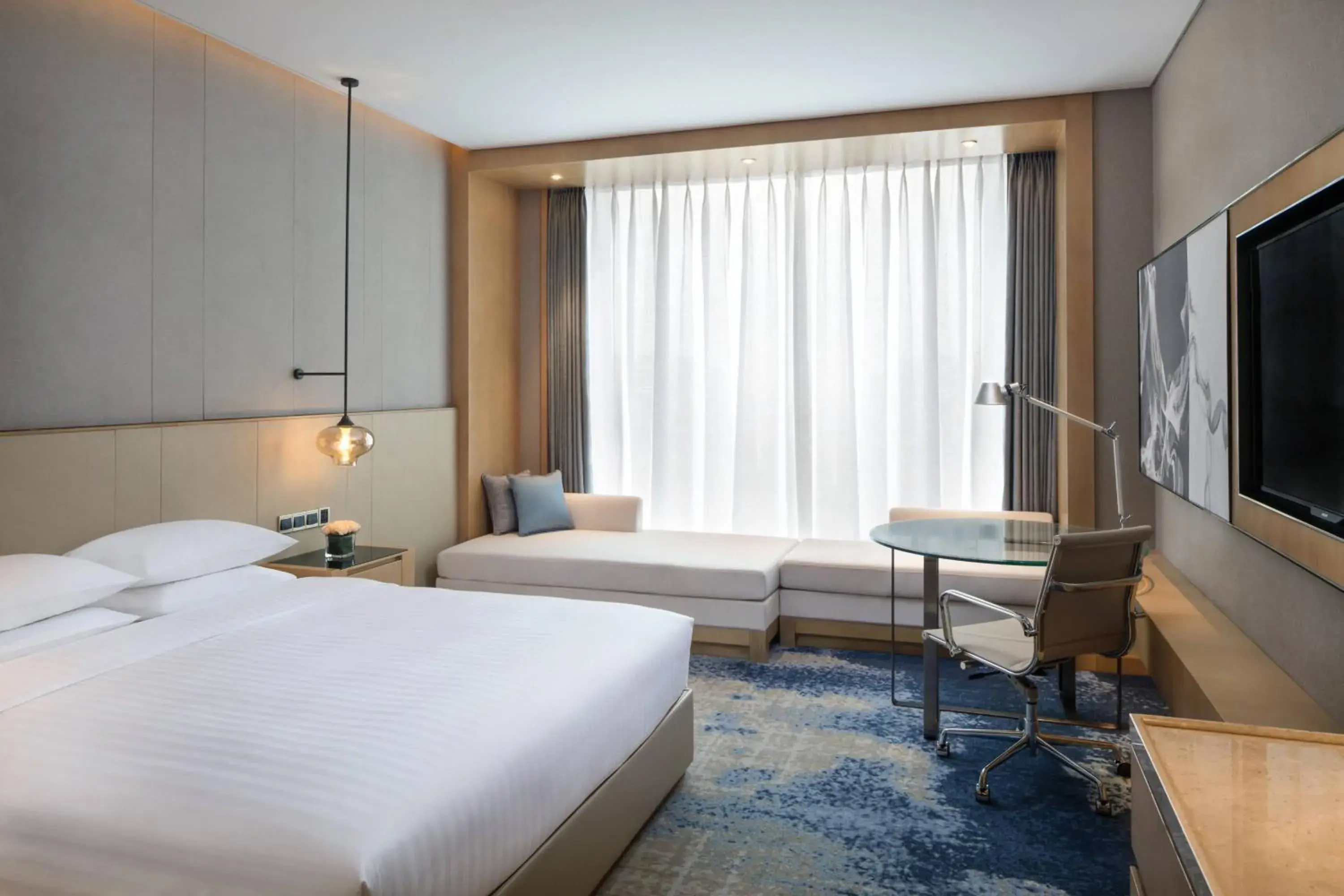 Executive King Room with Lounge Access in Courtyard by Marriott Zhengzhou Airport Executive King Room with Lounge Access in Courtyard by Marriott Zhengzhou Airport