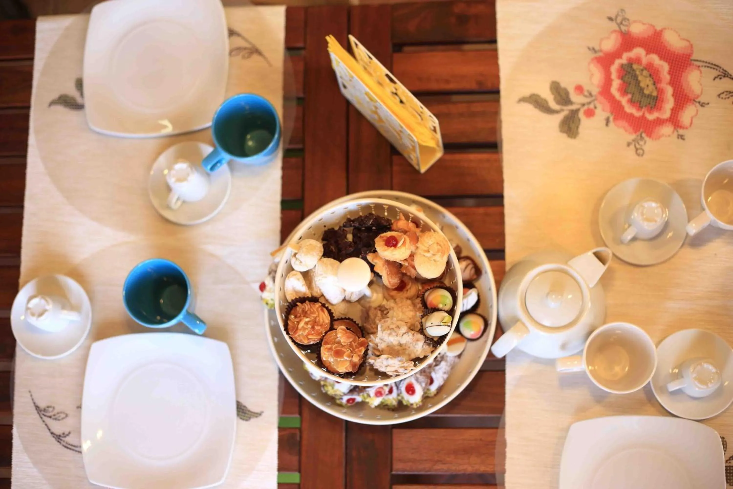 Buffet breakfast in Jardin De France