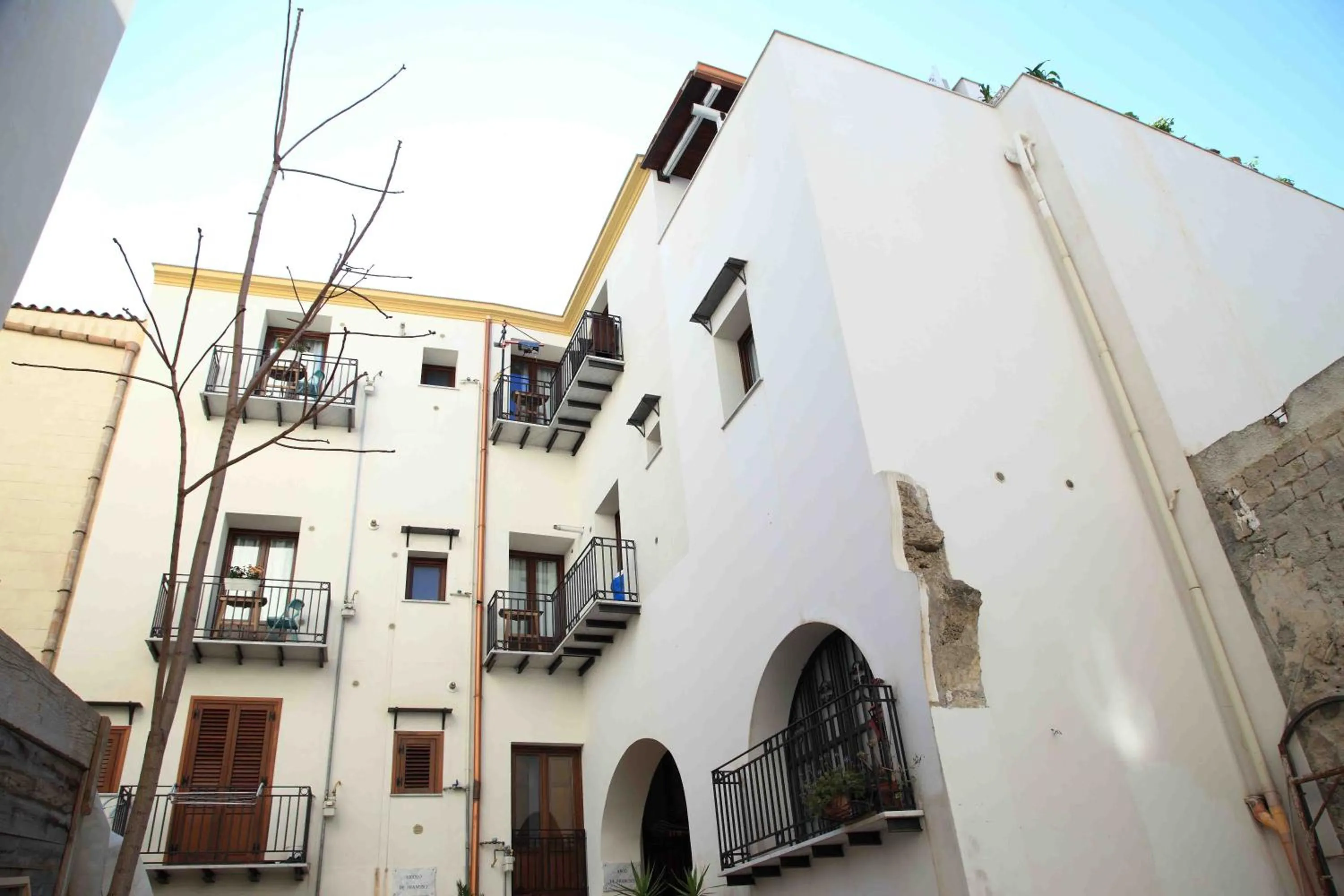 Property building in Jardin De France