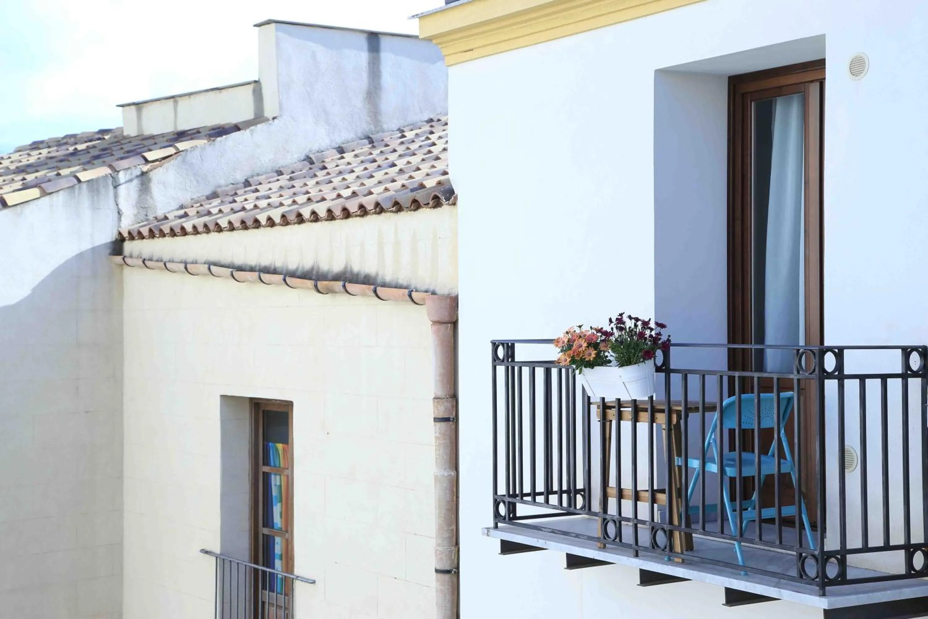 Property building in Jardin De France