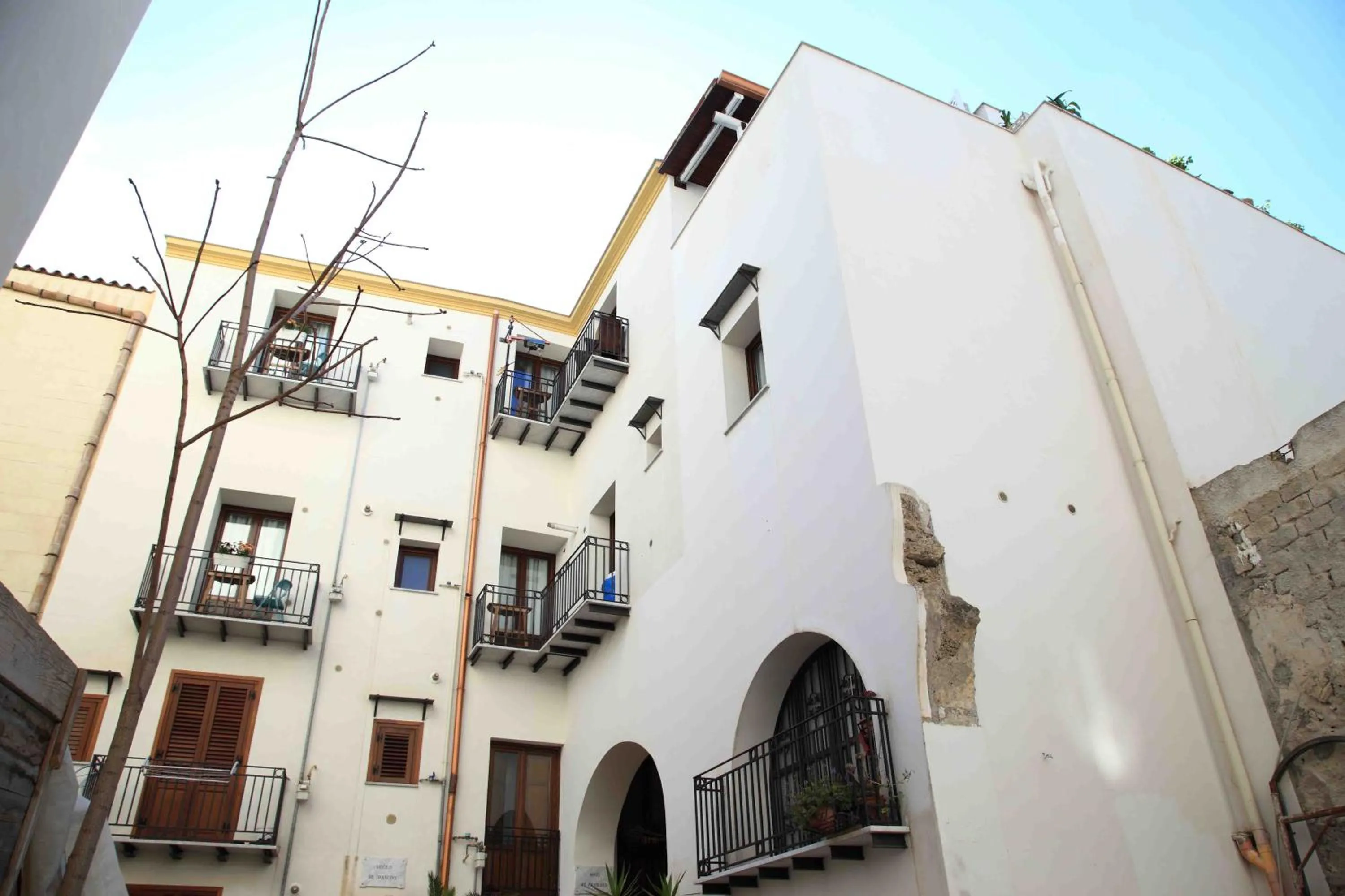 Property building in Jardin De France