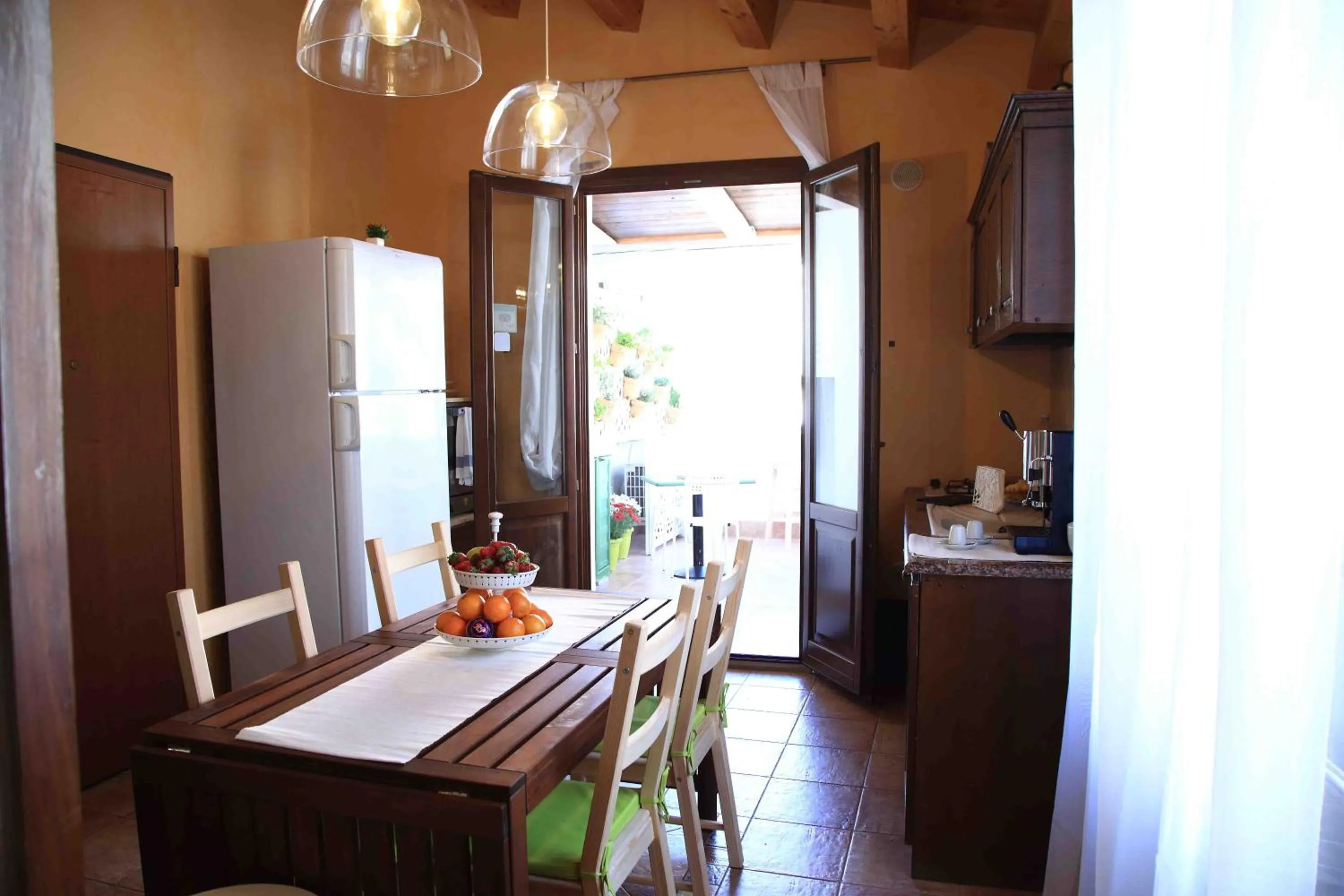 Communal lounge/ TV room in Jardin De France