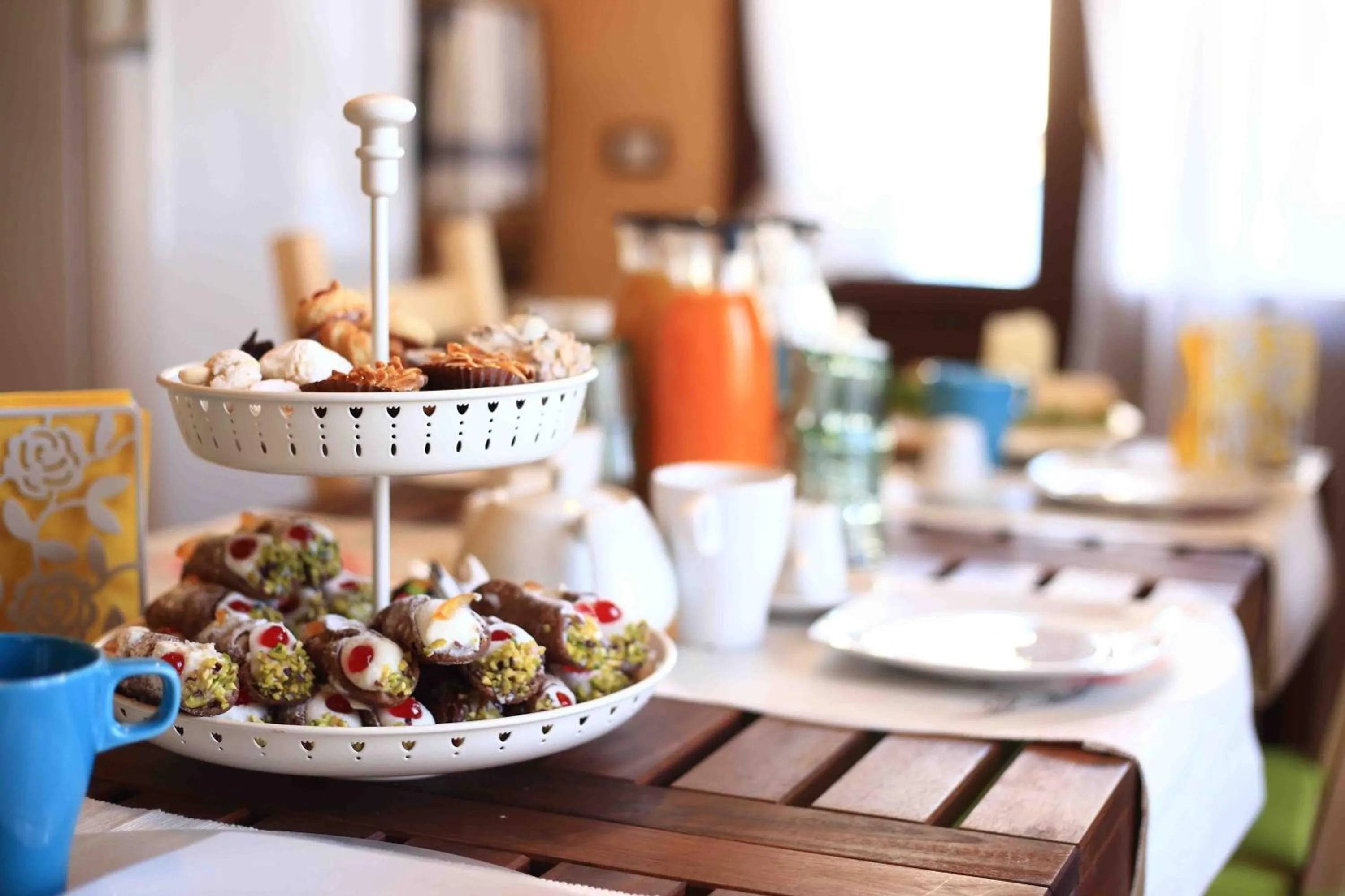 Buffet breakfast in Jardin De France