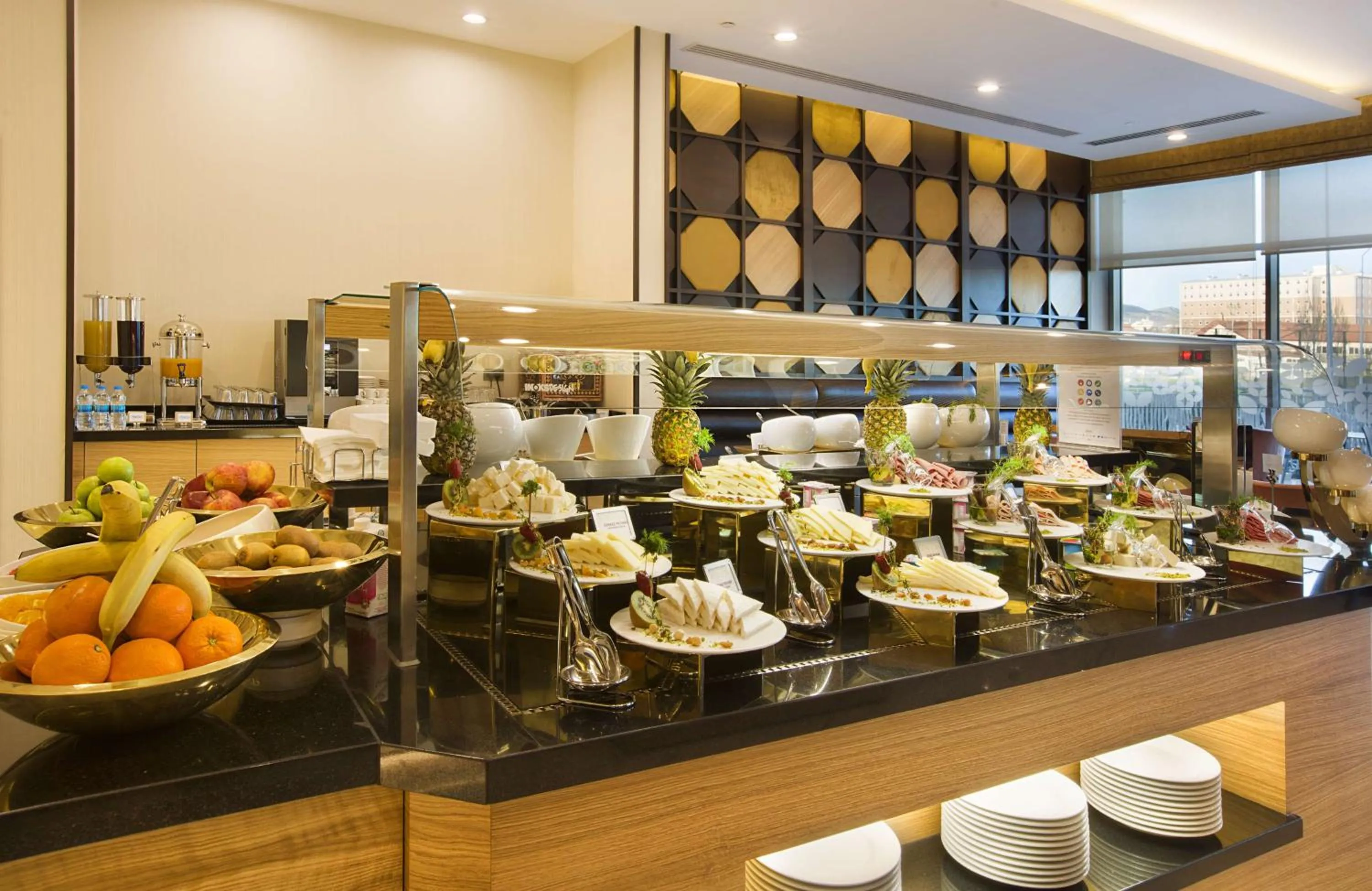 Restaurant/places to eat in Hilton Garden Inn Isparta