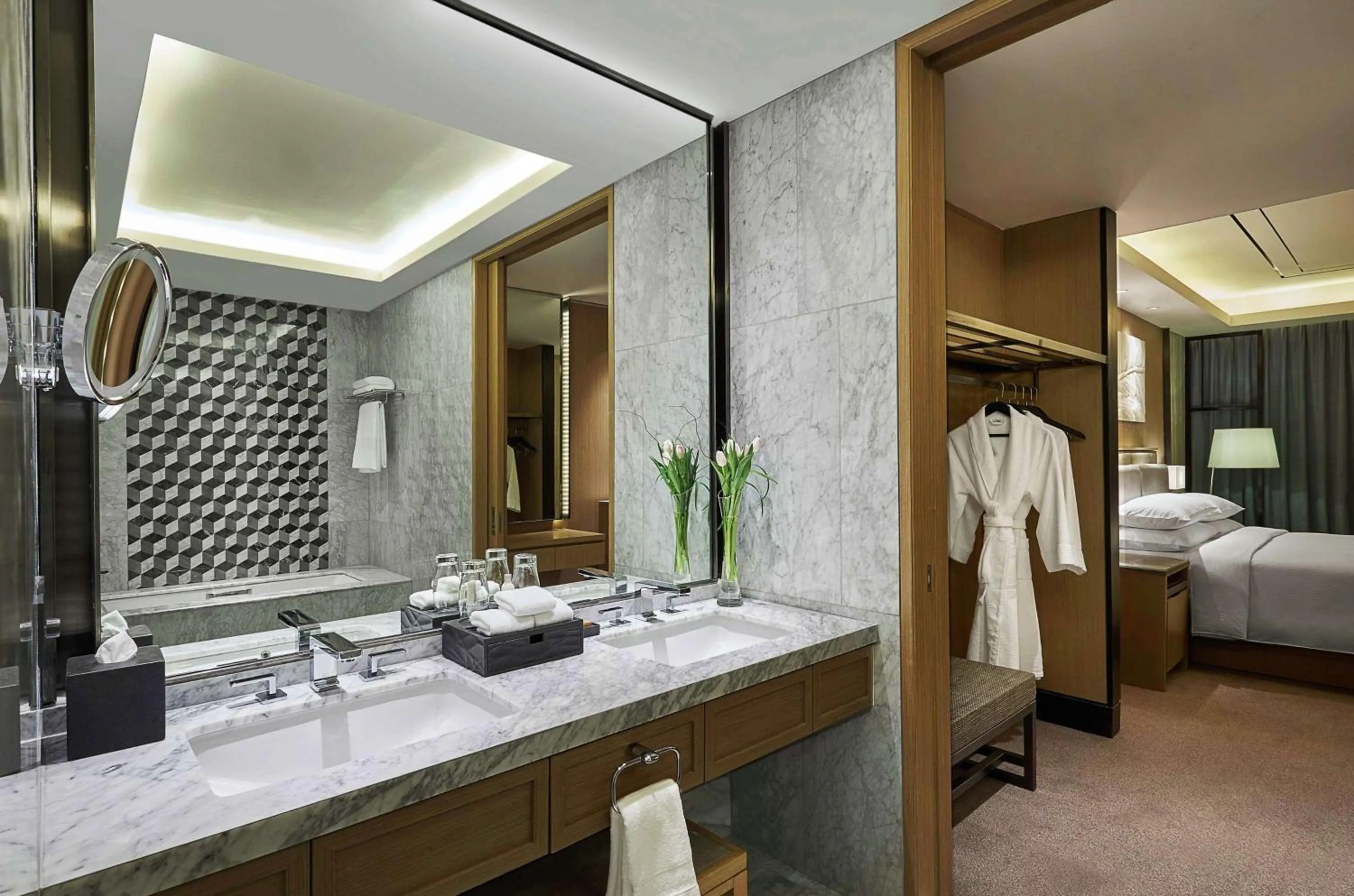 Bathroom, Bed in Hilton Manila Newport World Resorts