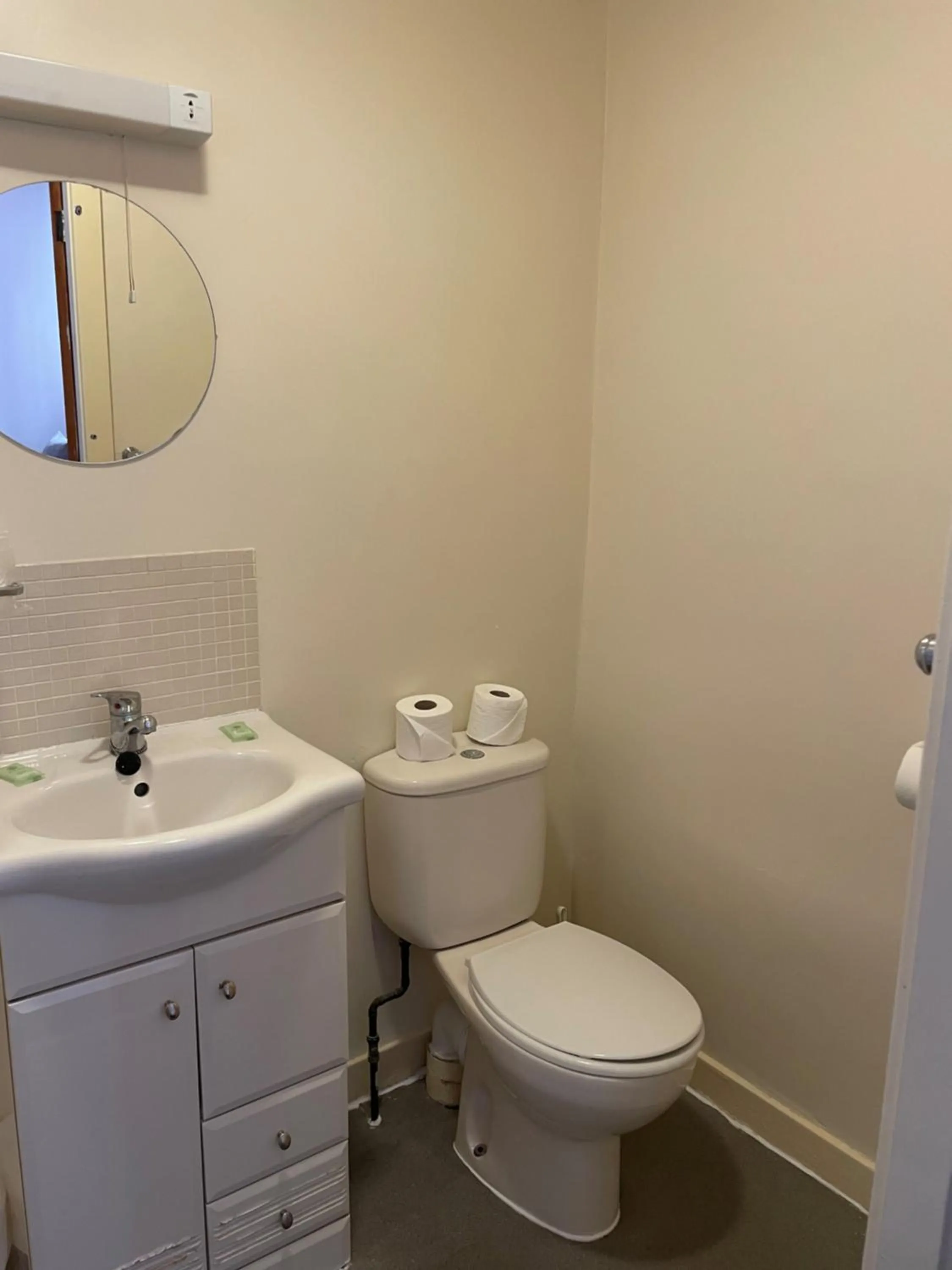 Bathroom in The Georgian Hollies Hotel