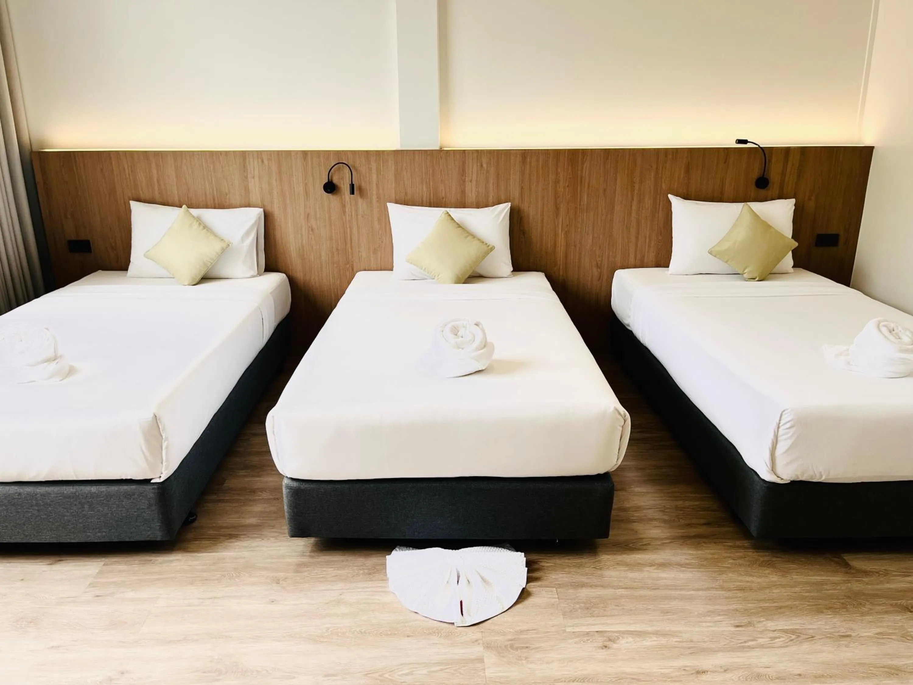 Bedroom, Bed in S2S Queen Trang Hotel