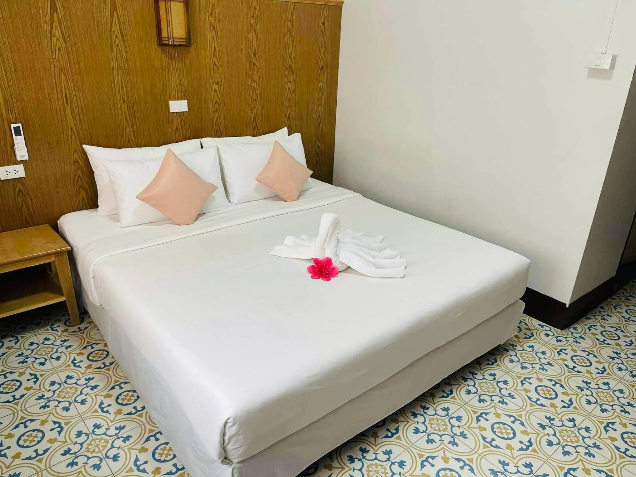 Bed in S2S Queen Trang Hotel