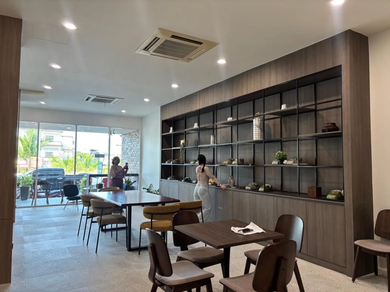 Restaurant/places to eat in S2S Queen Trang Hotel