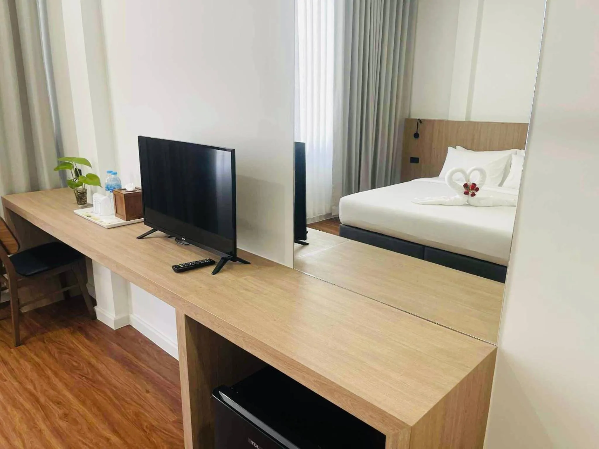 Bedroom, Bed in S2S Queen Trang Hotel