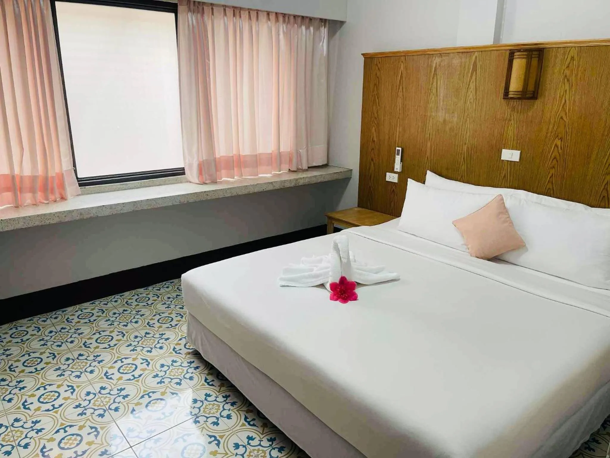 Bedroom, Bed in S2S Queen Trang Hotel