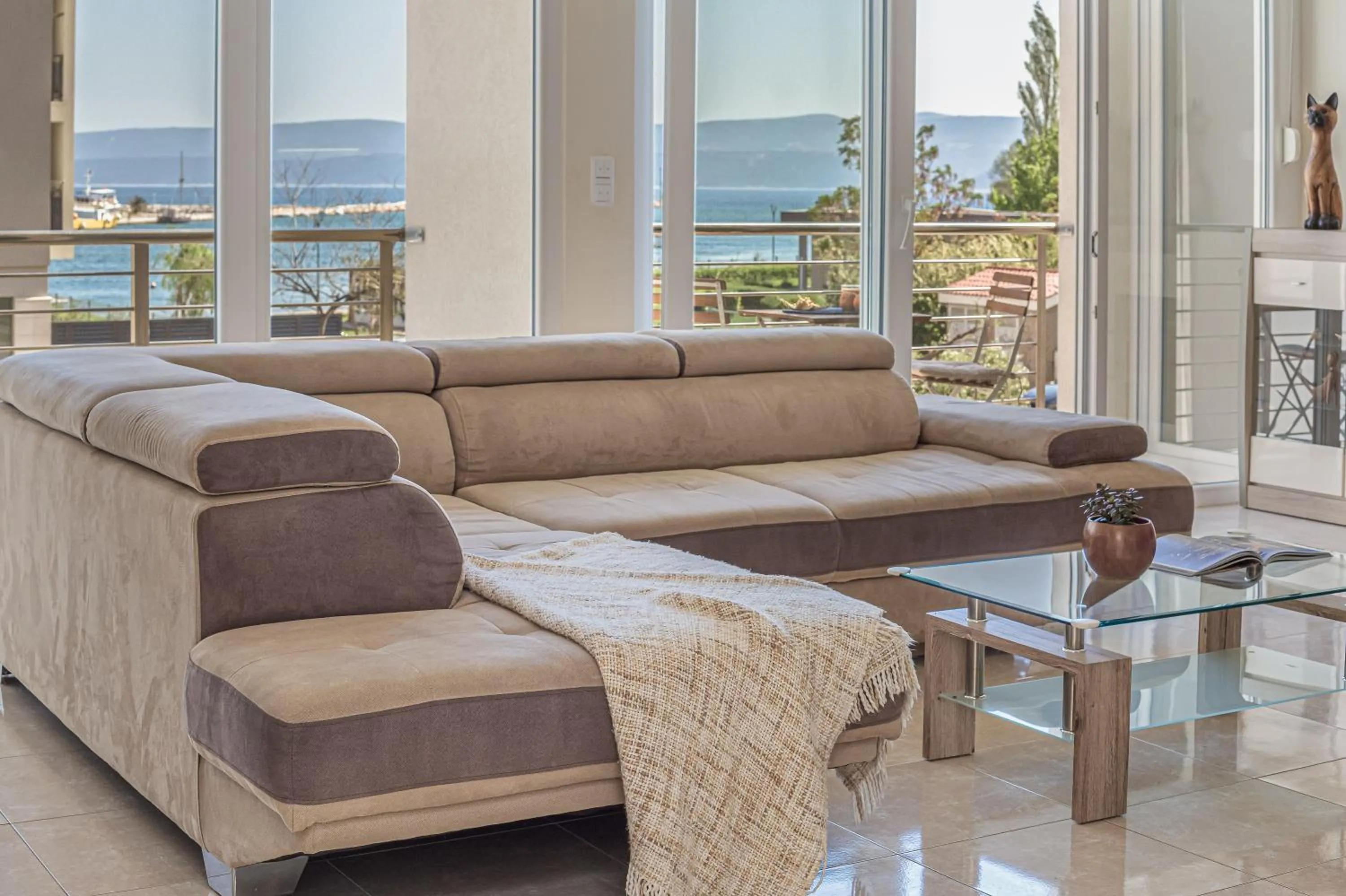AP 6+2 in one of the most luxury building in Omis