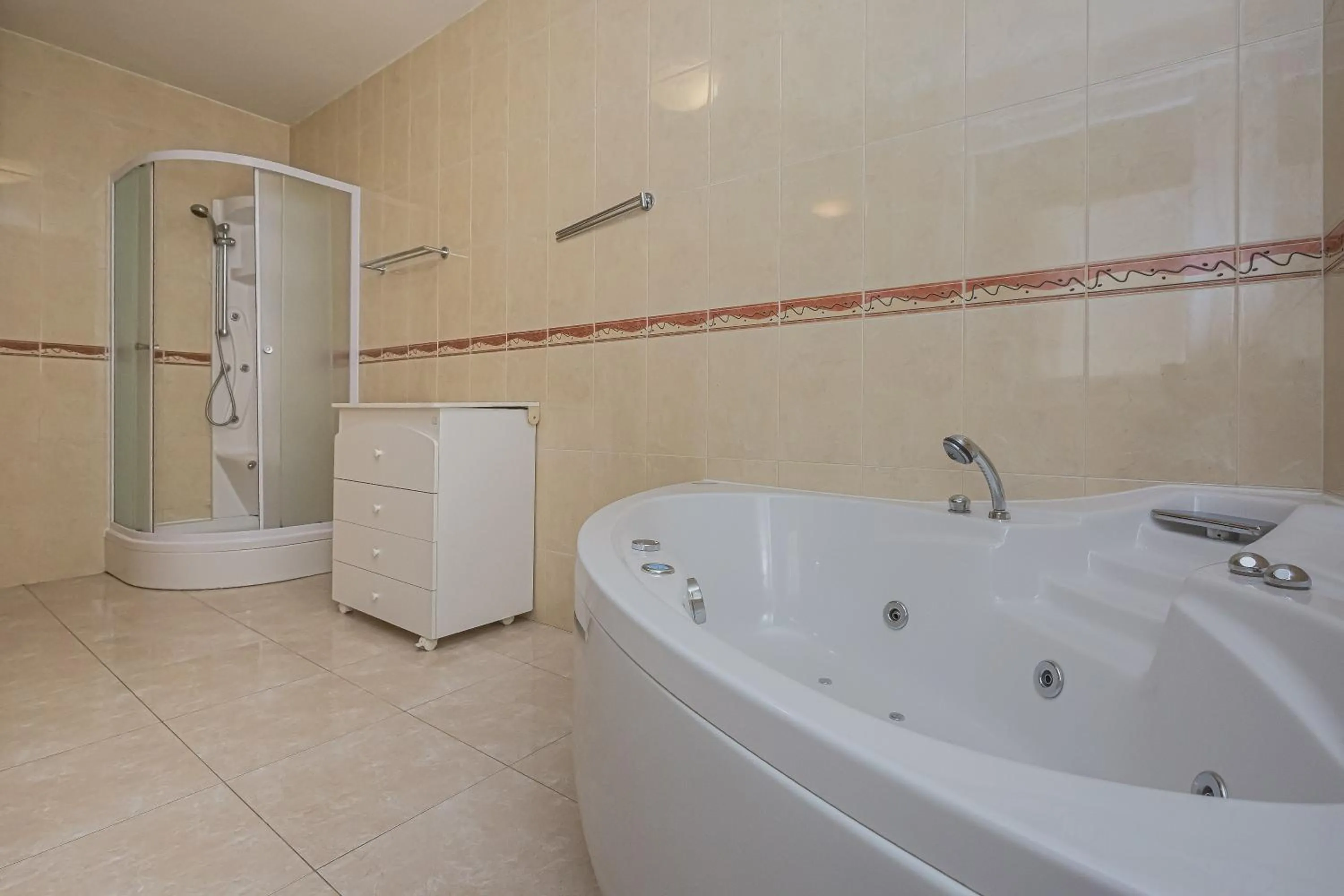 AP 6+2 in one of the most luxury building in Omis