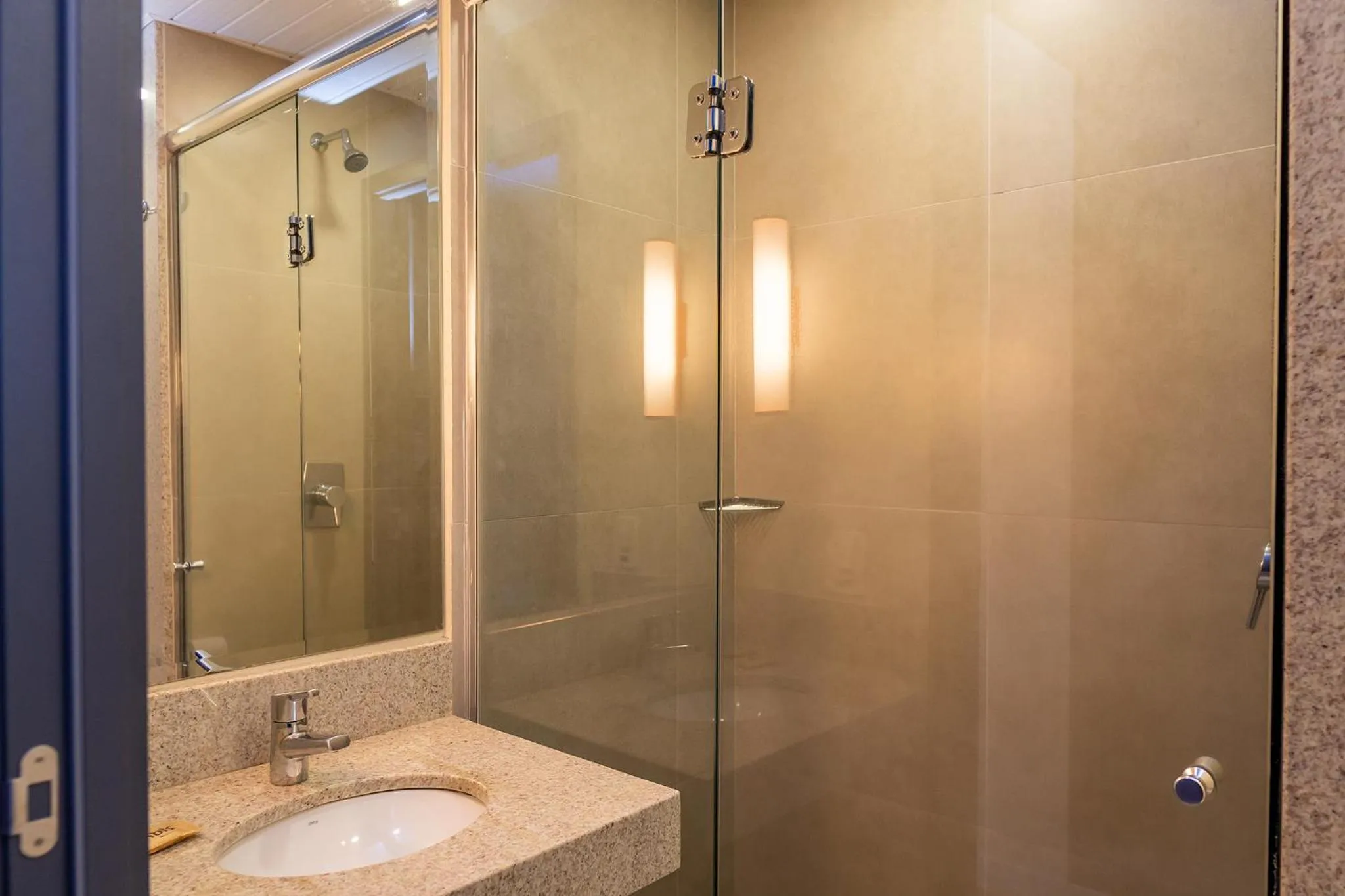 Shower in ibis budget Foz do Iguaçu