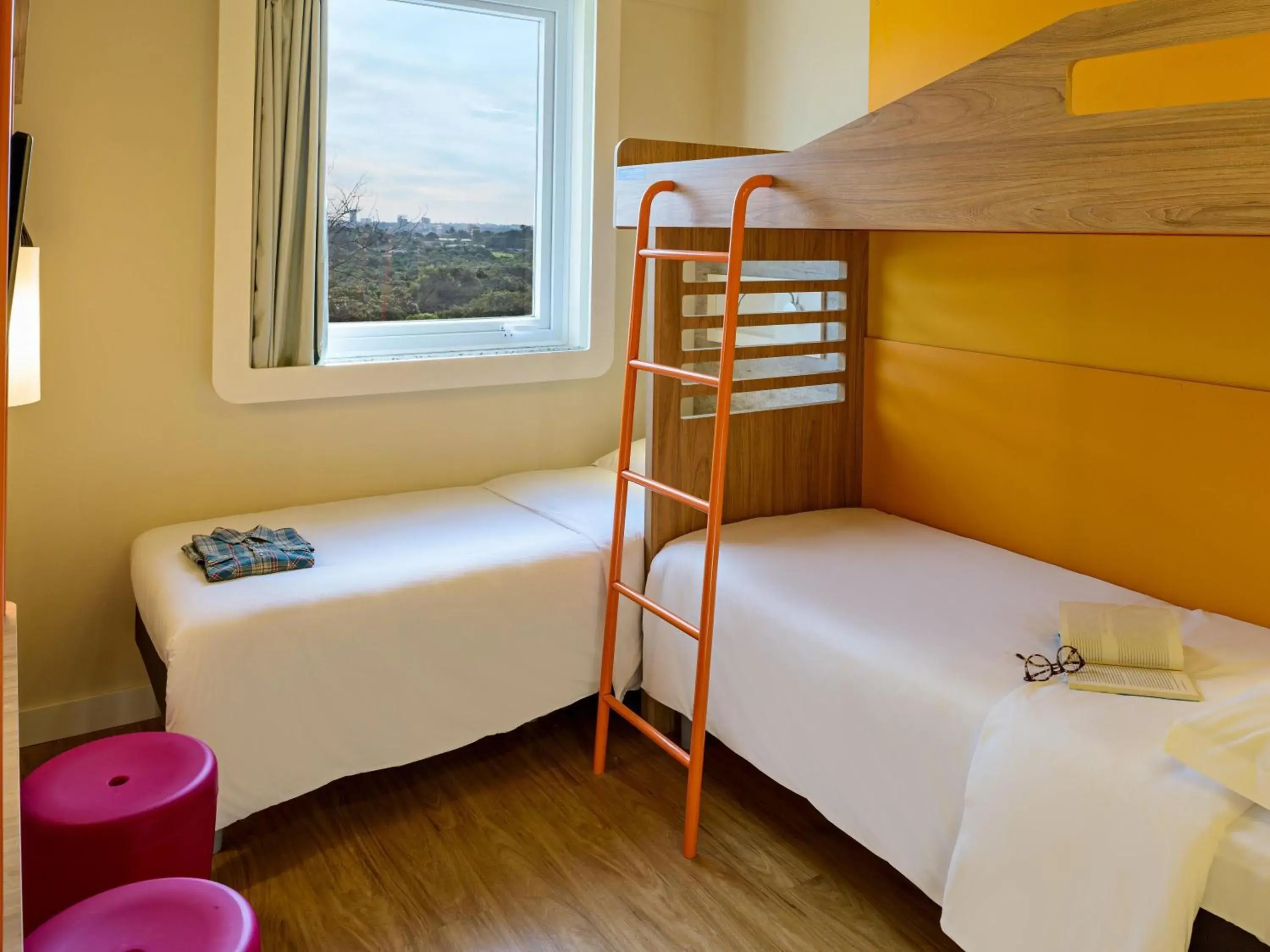 Superior Room with Three Single Beds - single occupancy in ibis budget Foz do Iguaçu Superior Room with Three Single Beds - single occupancy in ibis budget Foz do Iguaçu