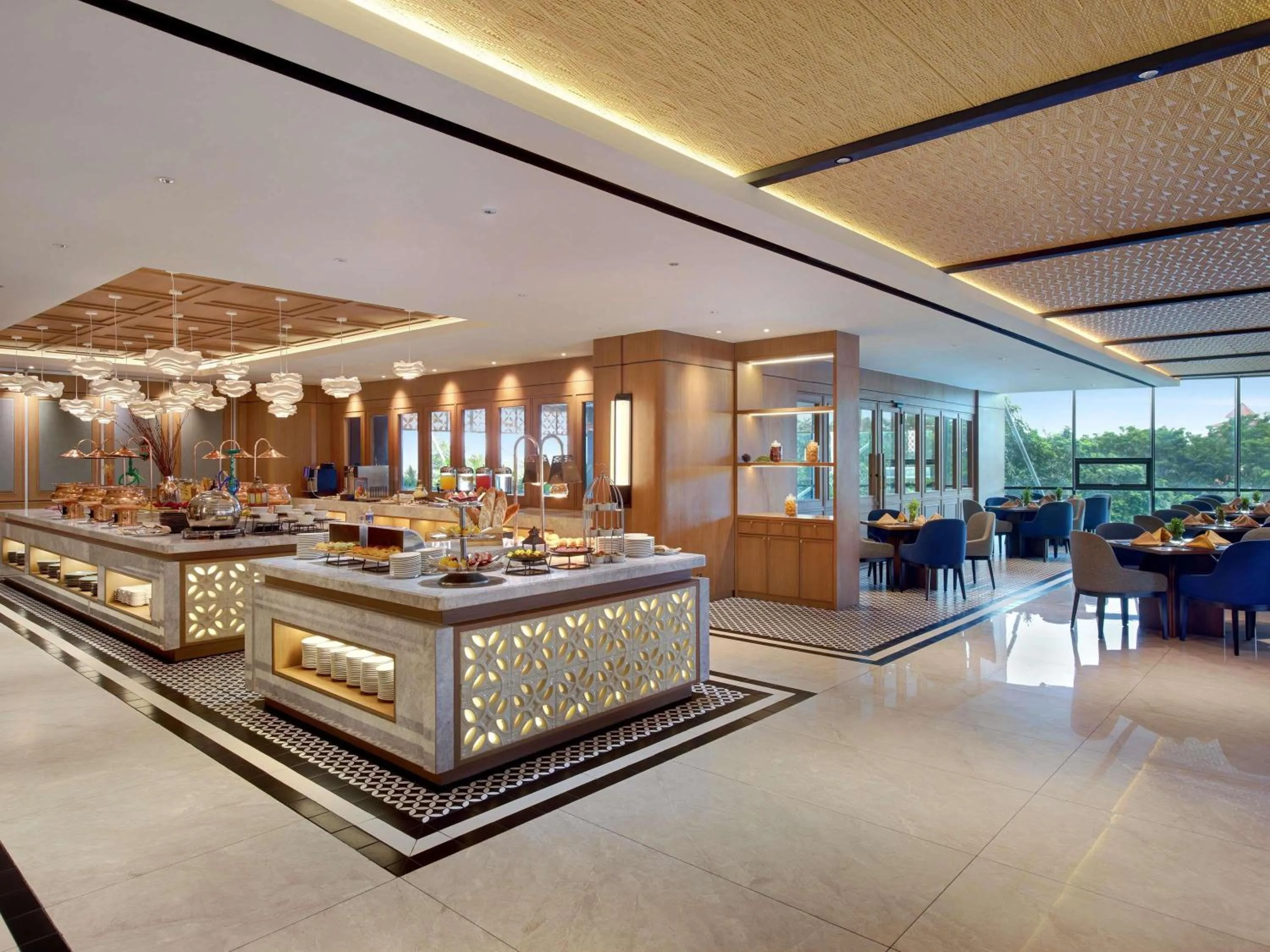 Restaurant/places to eat in Novotel Samator Surabaya Timur
