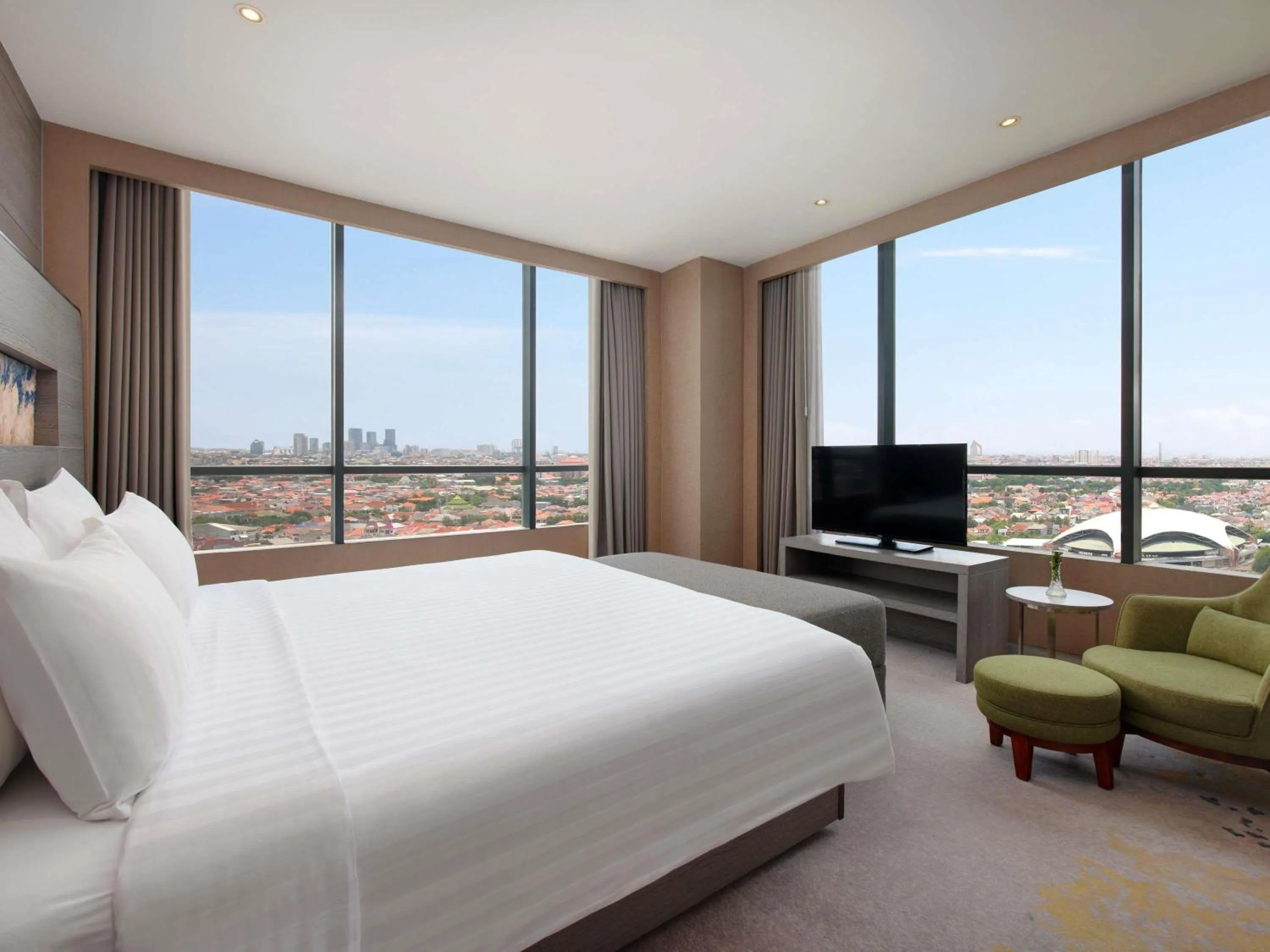 Bedroom, Bed in Novotel Samator Surabaya Timur