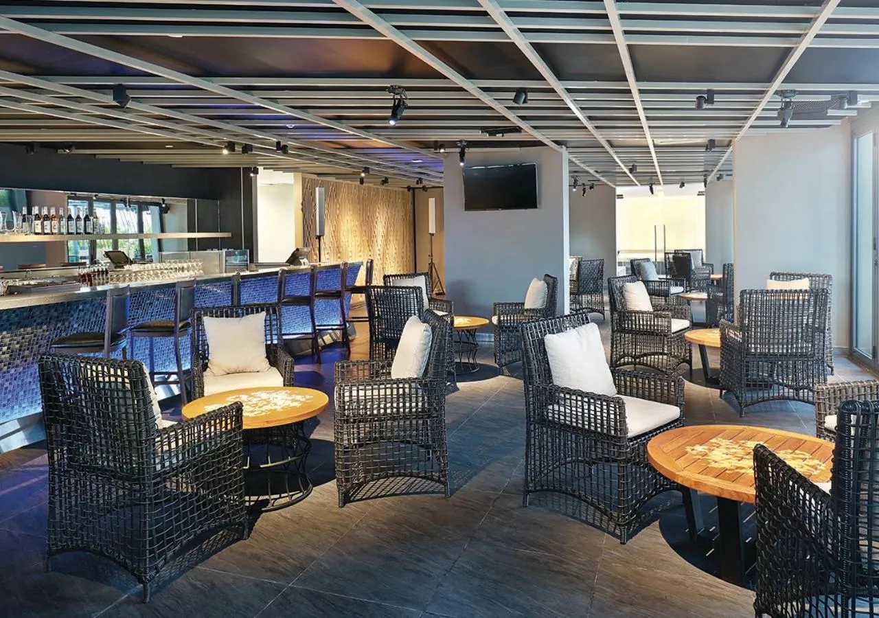 Lounge or bar in Novotel Samator Surabaya Timur