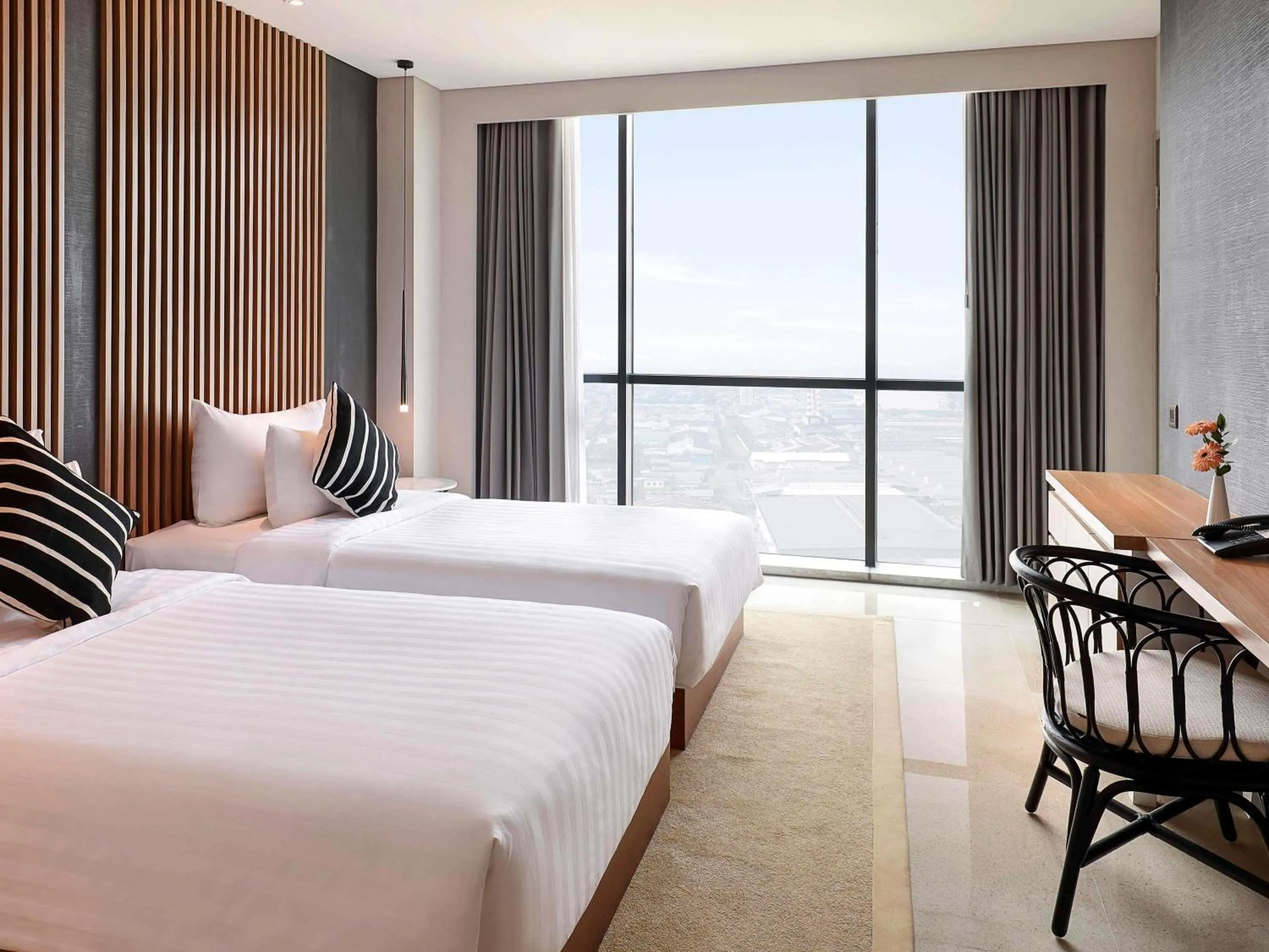 Bedroom, Bed in Novotel Samator Surabaya Timur