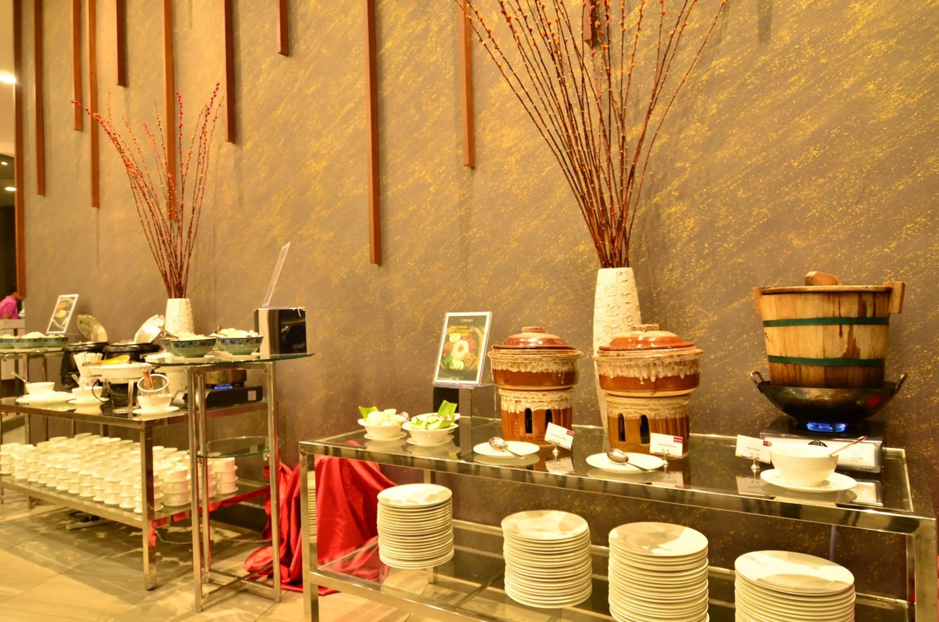 Restaurant/places to eat in Mercure Selangor Selayang