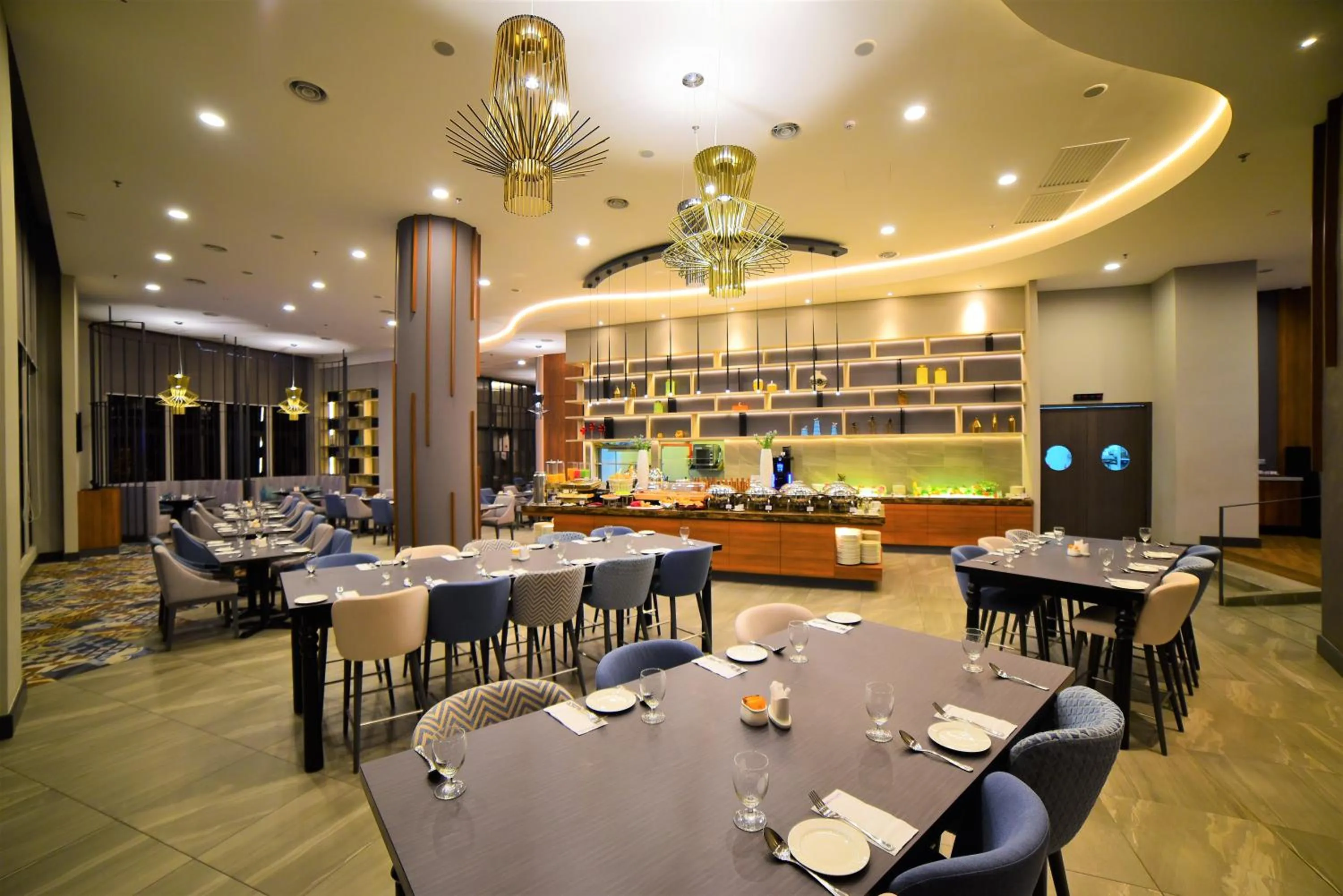 Restaurant/places to eat in Mercure Selangor Selayang