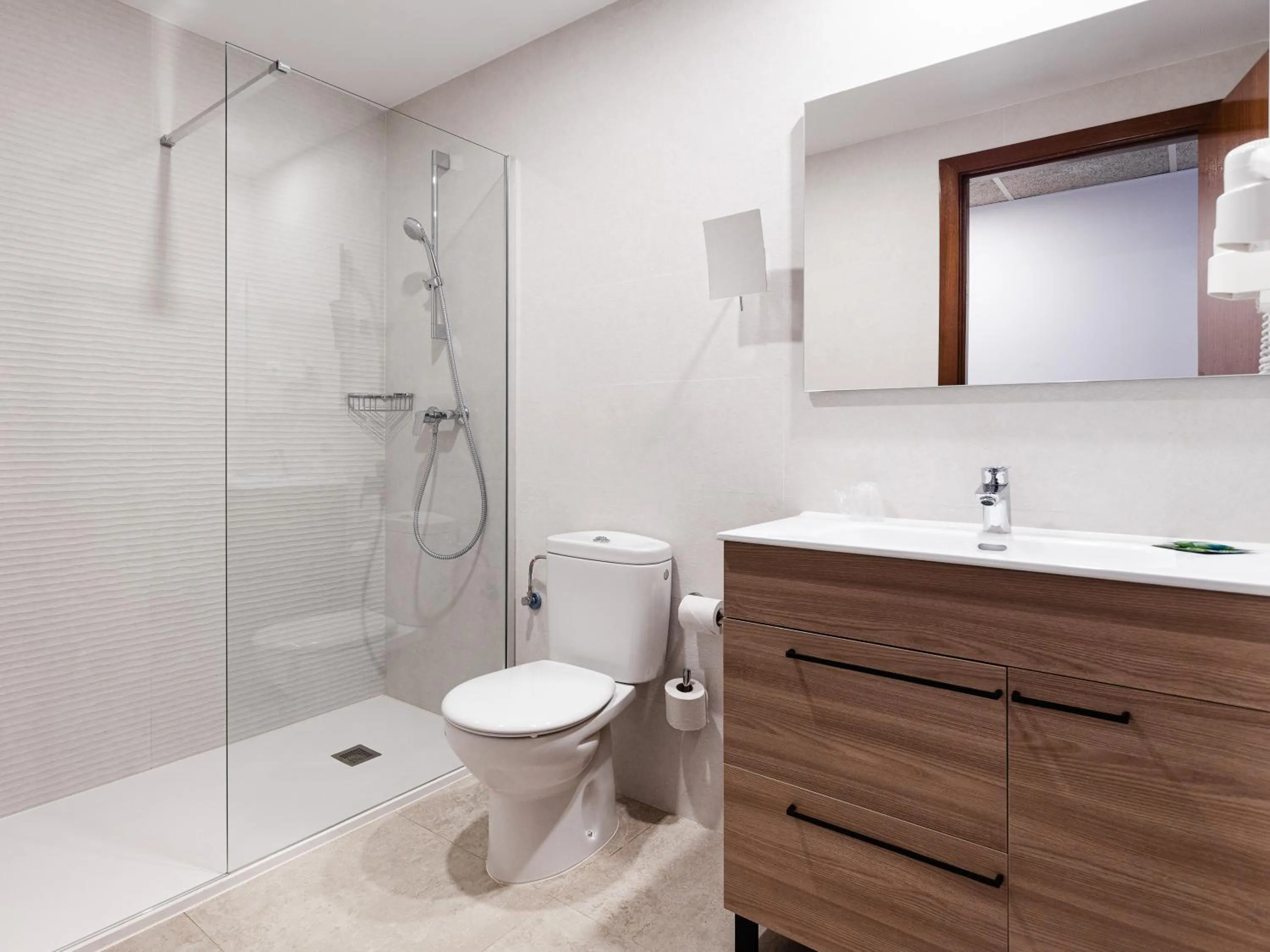 Shower in Hostal Vila del Mar