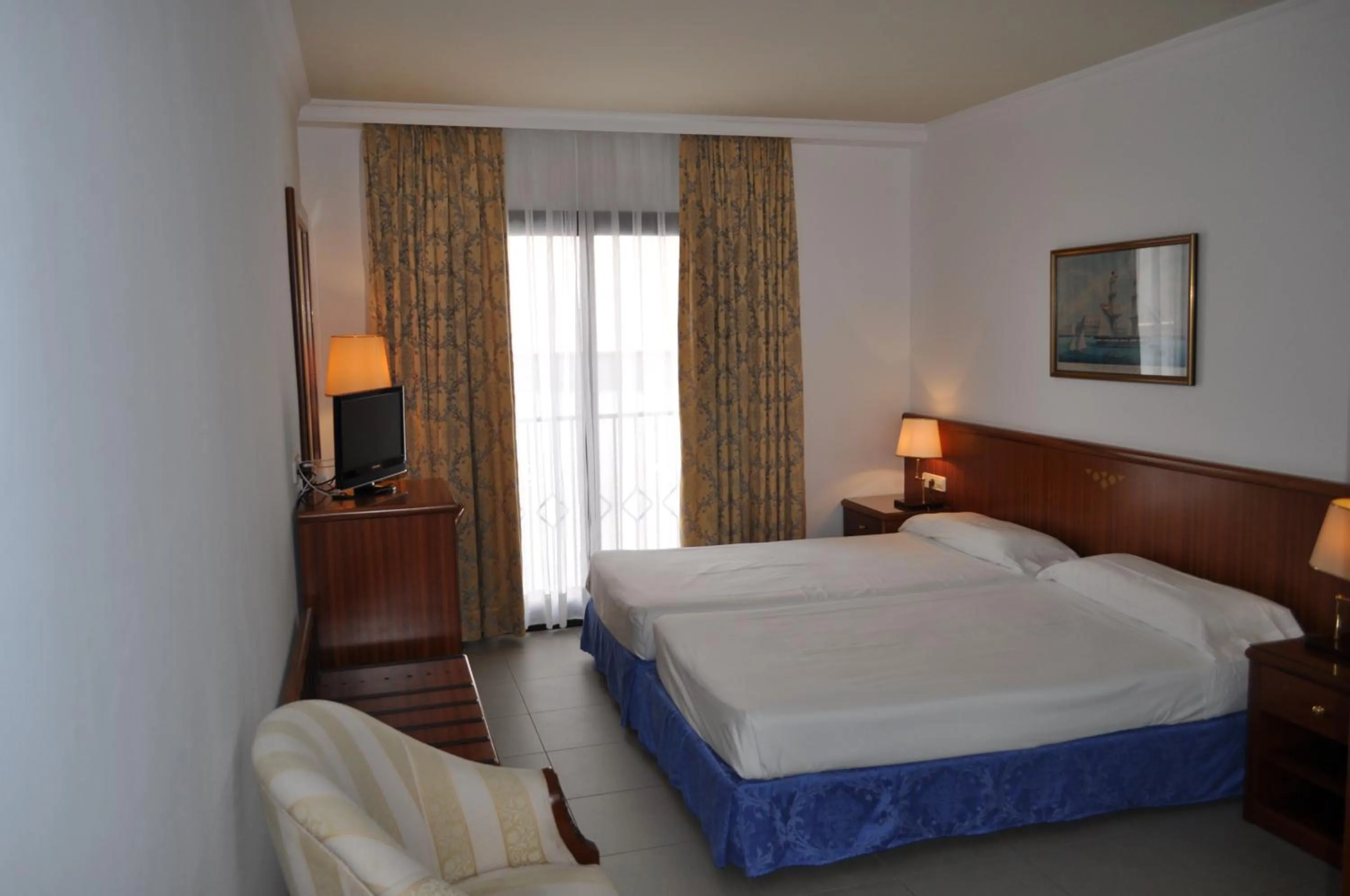 Photo of the whole room, Bed in Hostal Vila del Mar