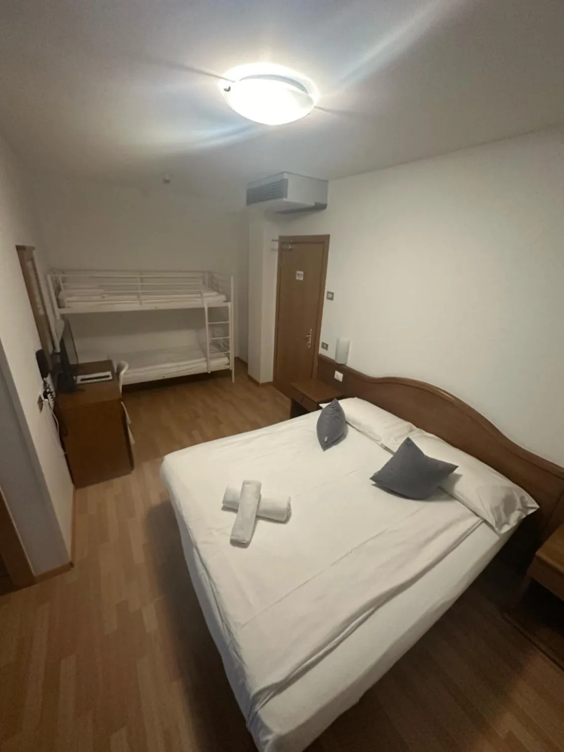 bunk bed, Bed in Athos Hotel