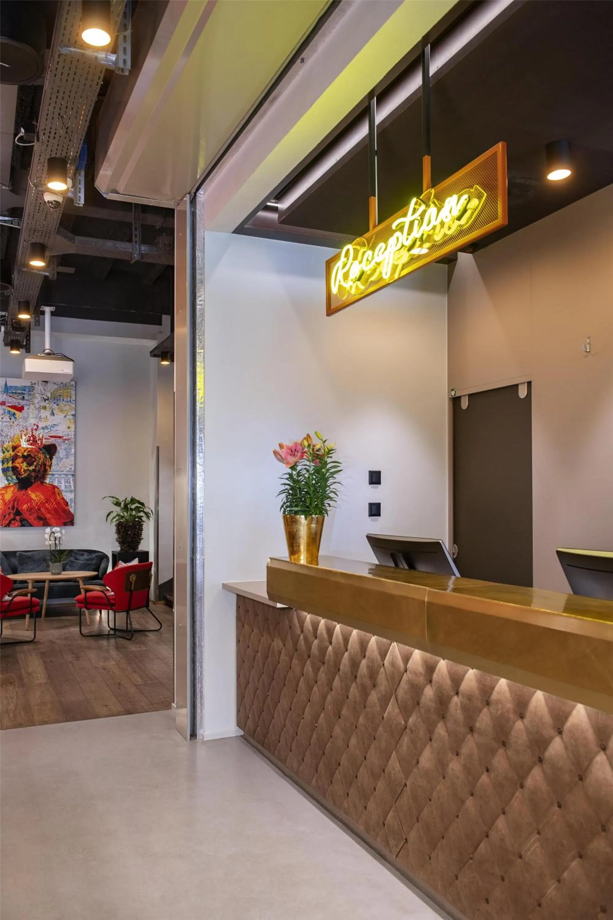 Lobby or reception in NH Bern The Bristol