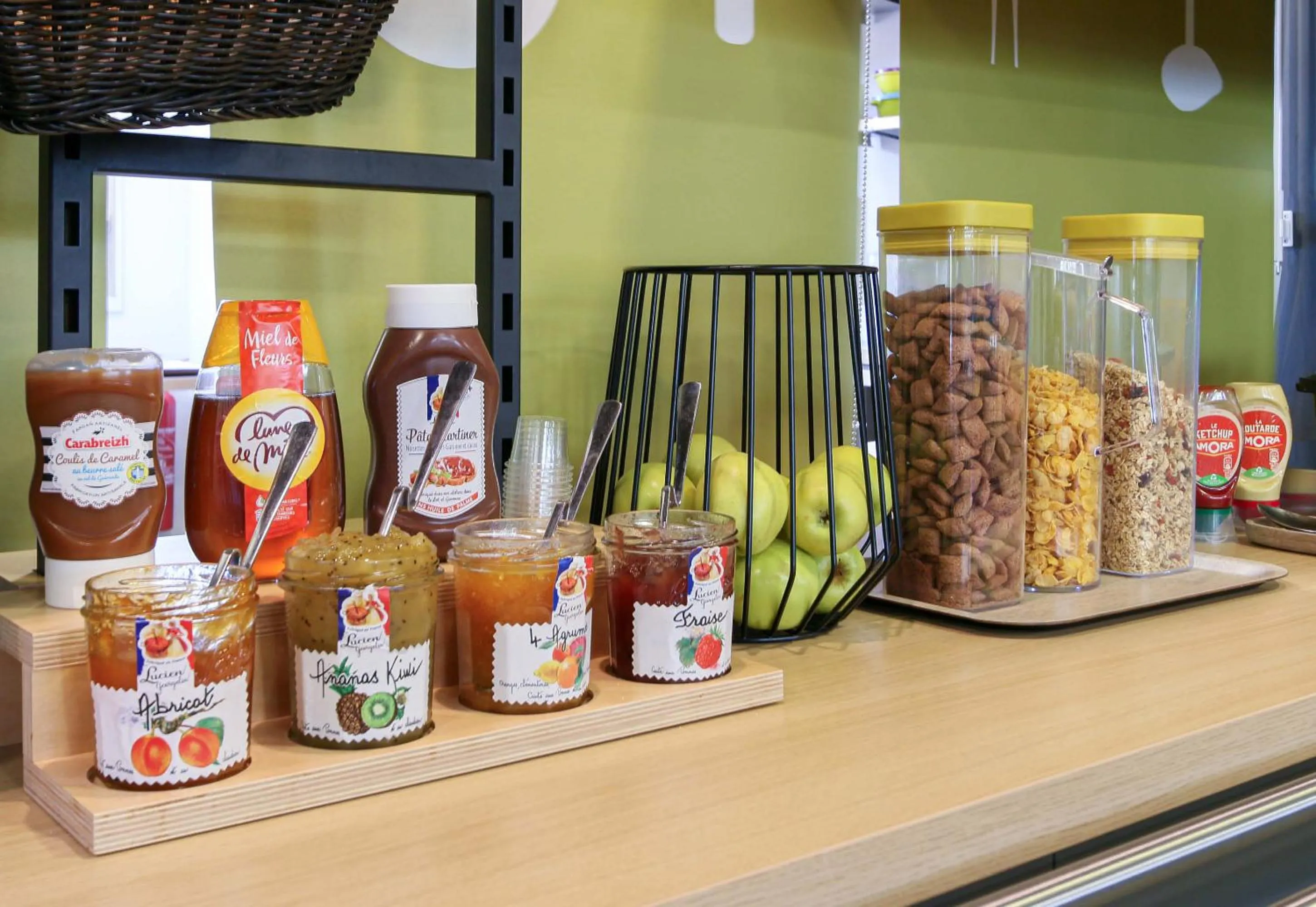 Buffet breakfast in B&B HOTEL Marseille La Valentine St Menet