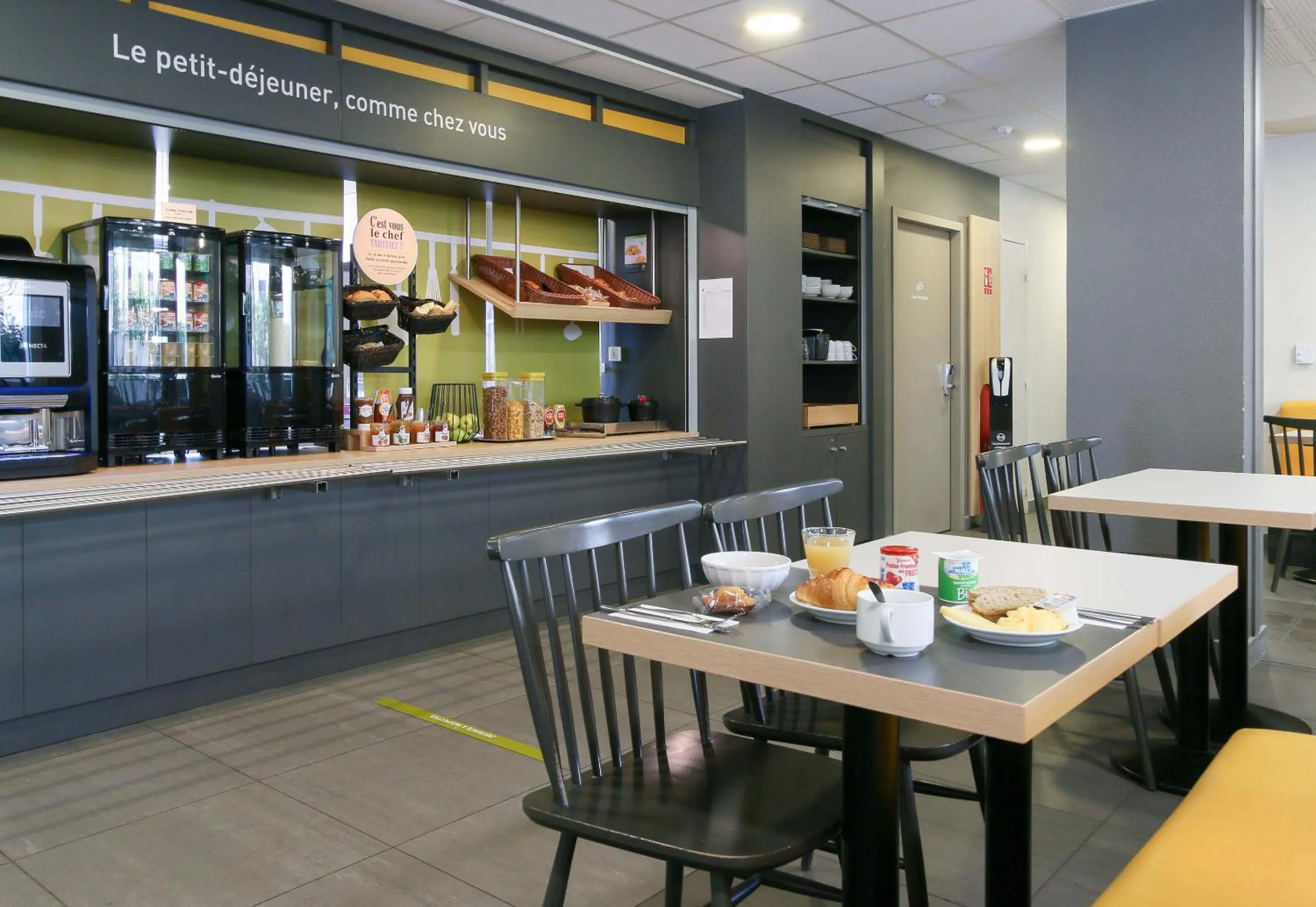 Buffet breakfast in B&B HOTEL Marseille La Valentine St Menet