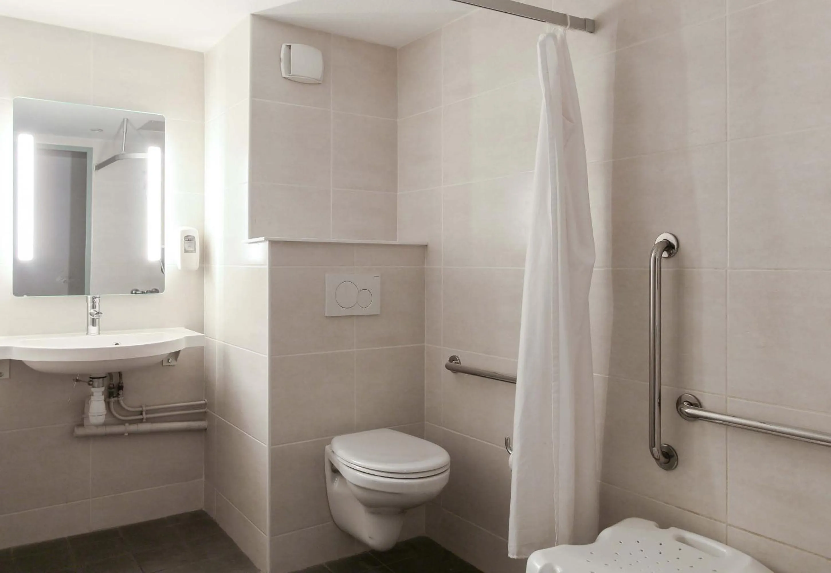 Bathroom in B&B HOTEL Marseille La Valentine St Menet