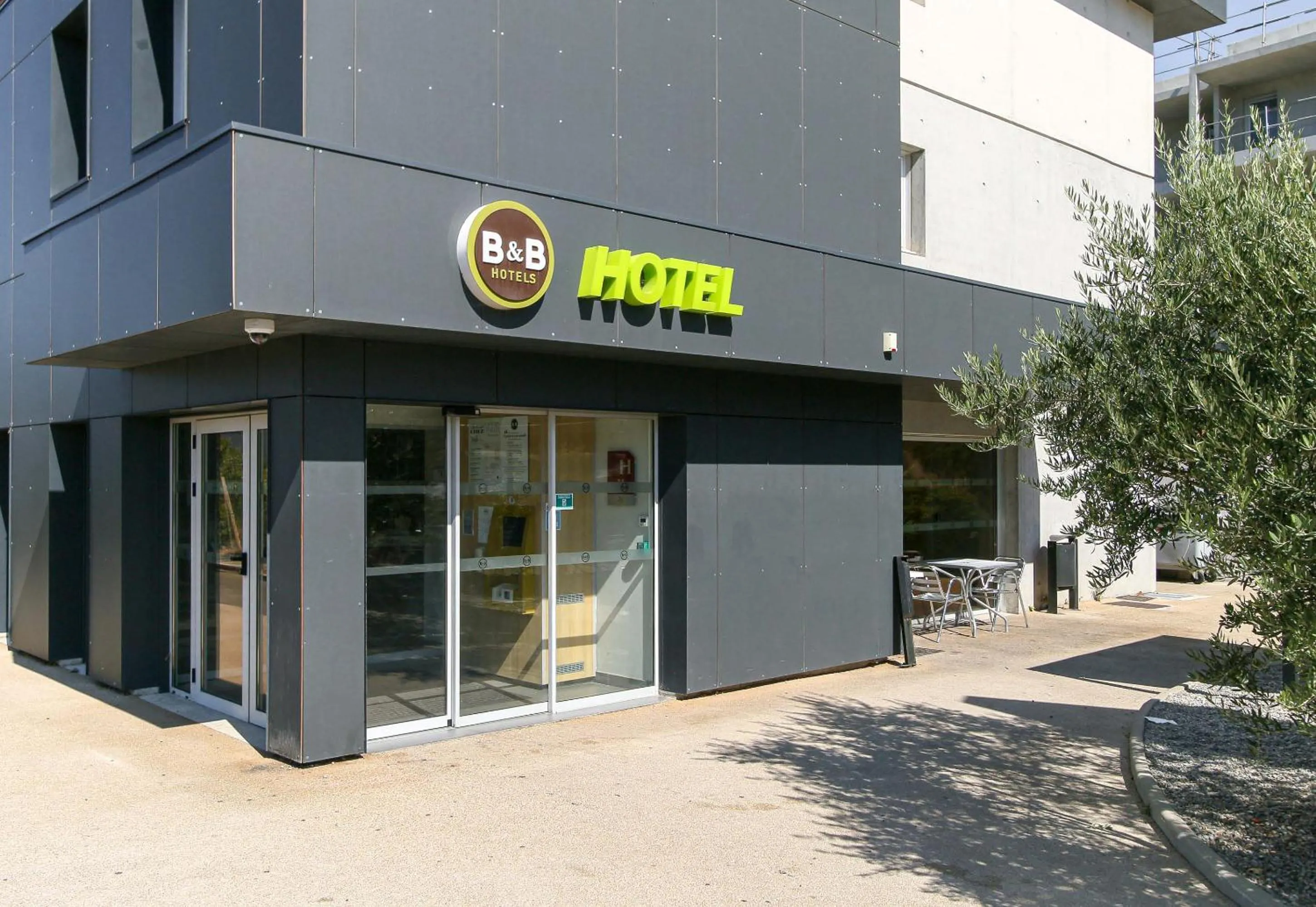 Facade/entrance in B&B HOTEL Marseille La Valentine St Menet