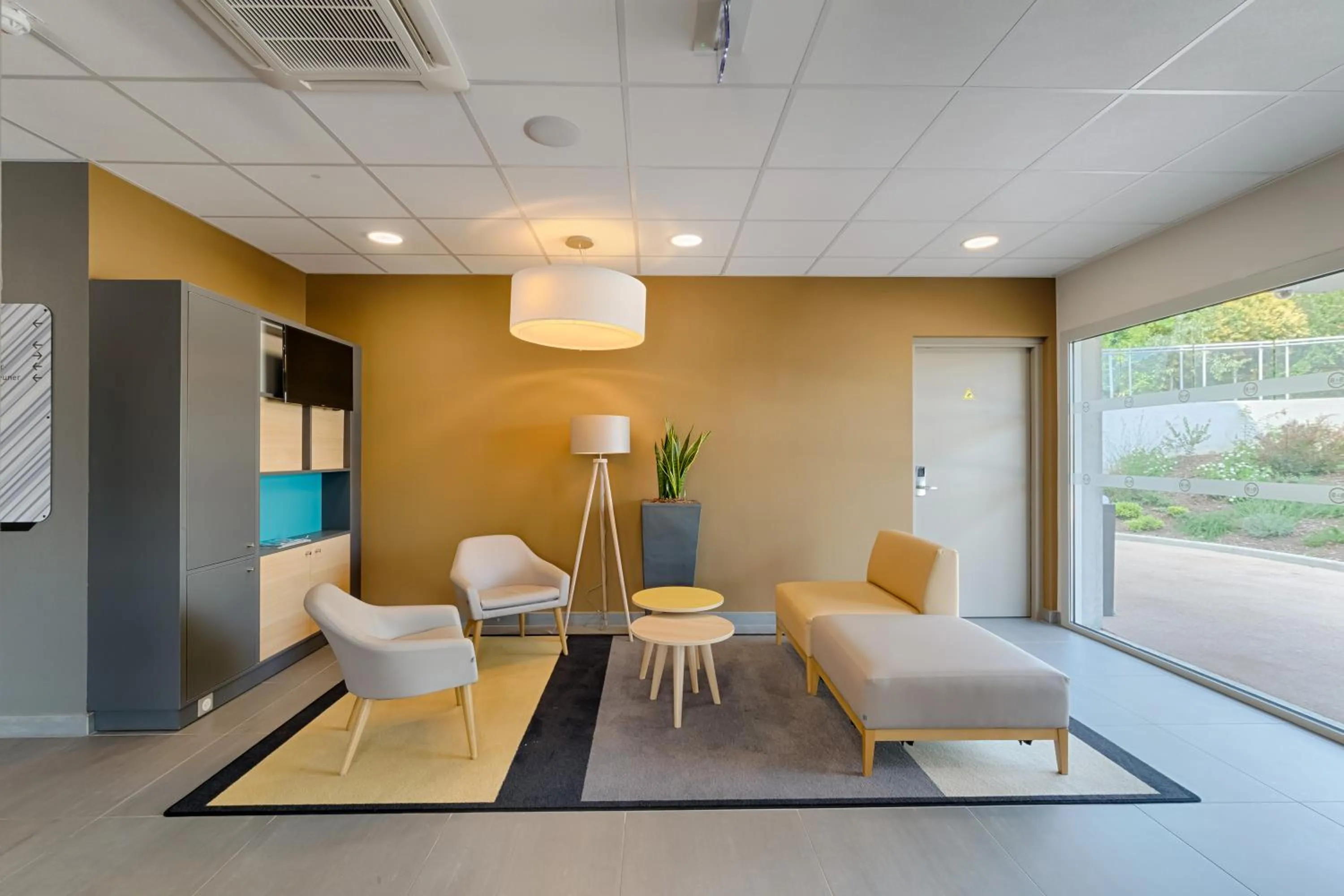 Communal lounge/ TV room in B&B HOTEL Marseille La Valentine St Menet