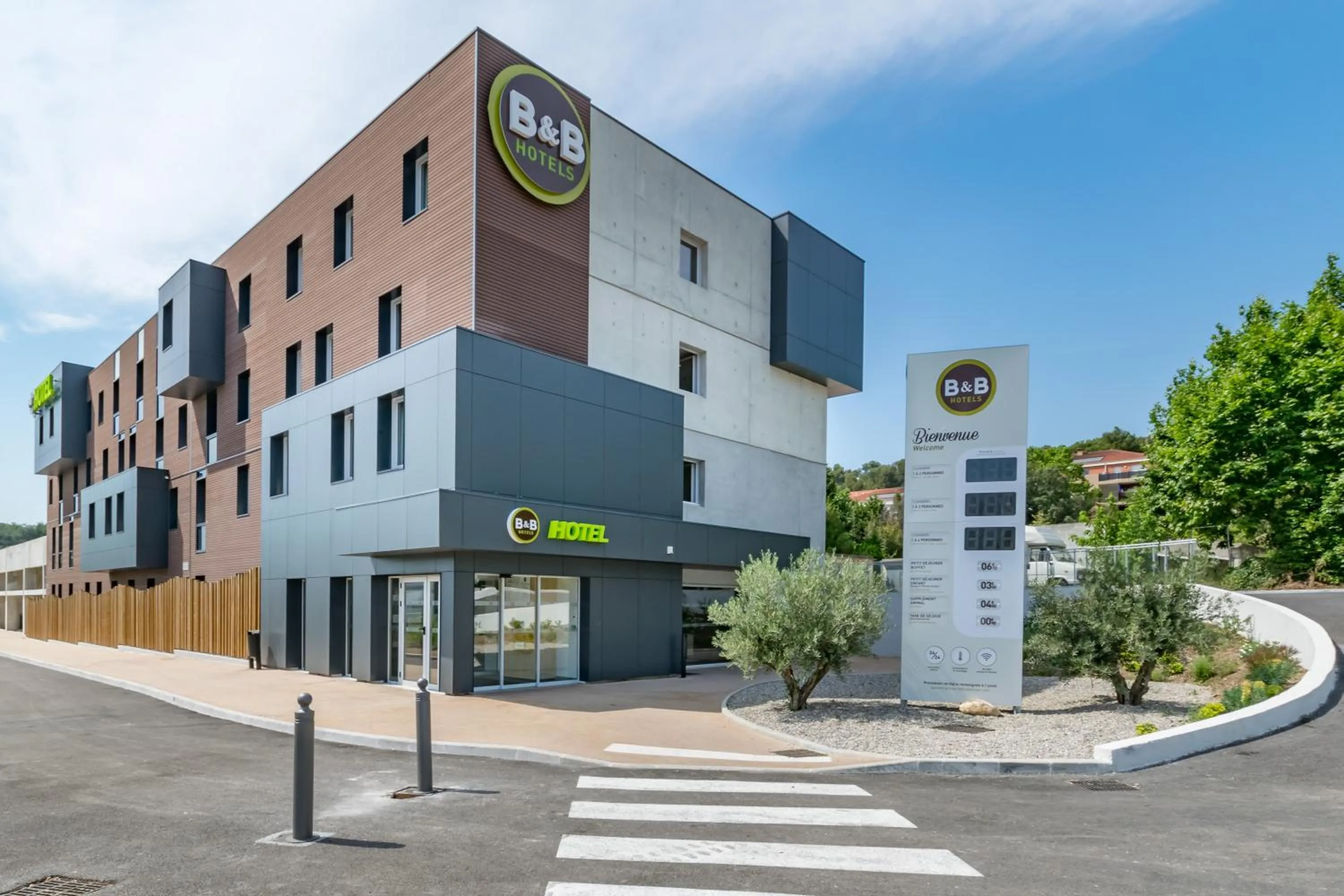 Facade/entrance in B&B HOTEL Marseille La Valentine St Menet