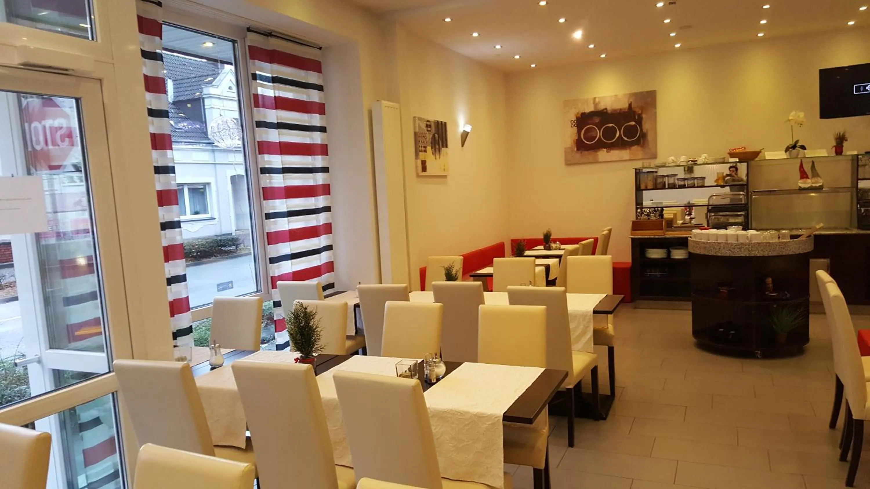 Restaurant/places to eat in Cityhotel Ahlen Garni