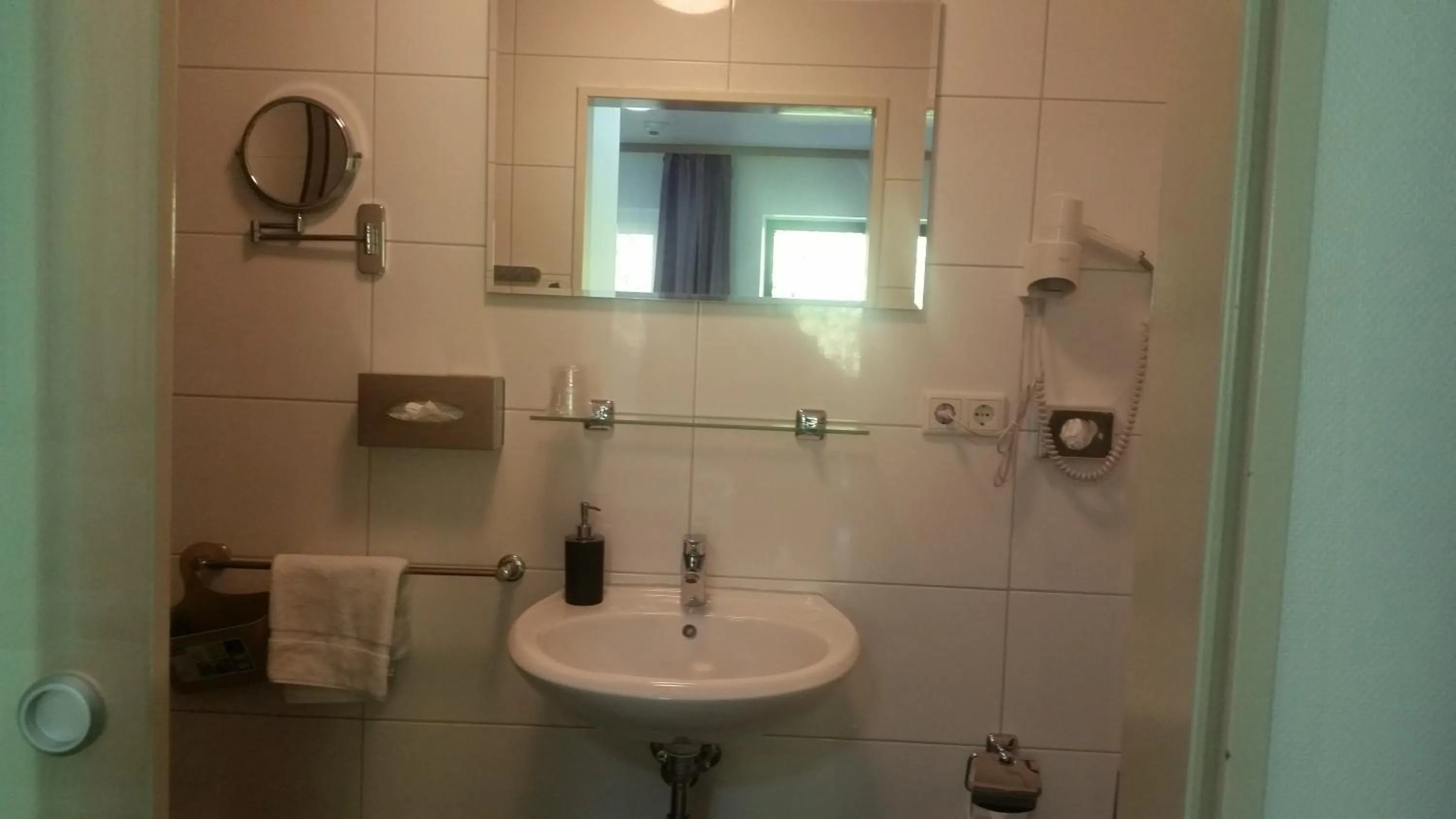 Shower in Cityhotel Ahlen Garni