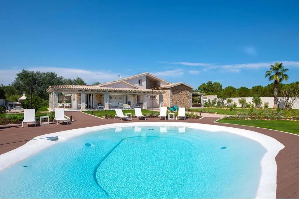 Property building in Destino di Nora