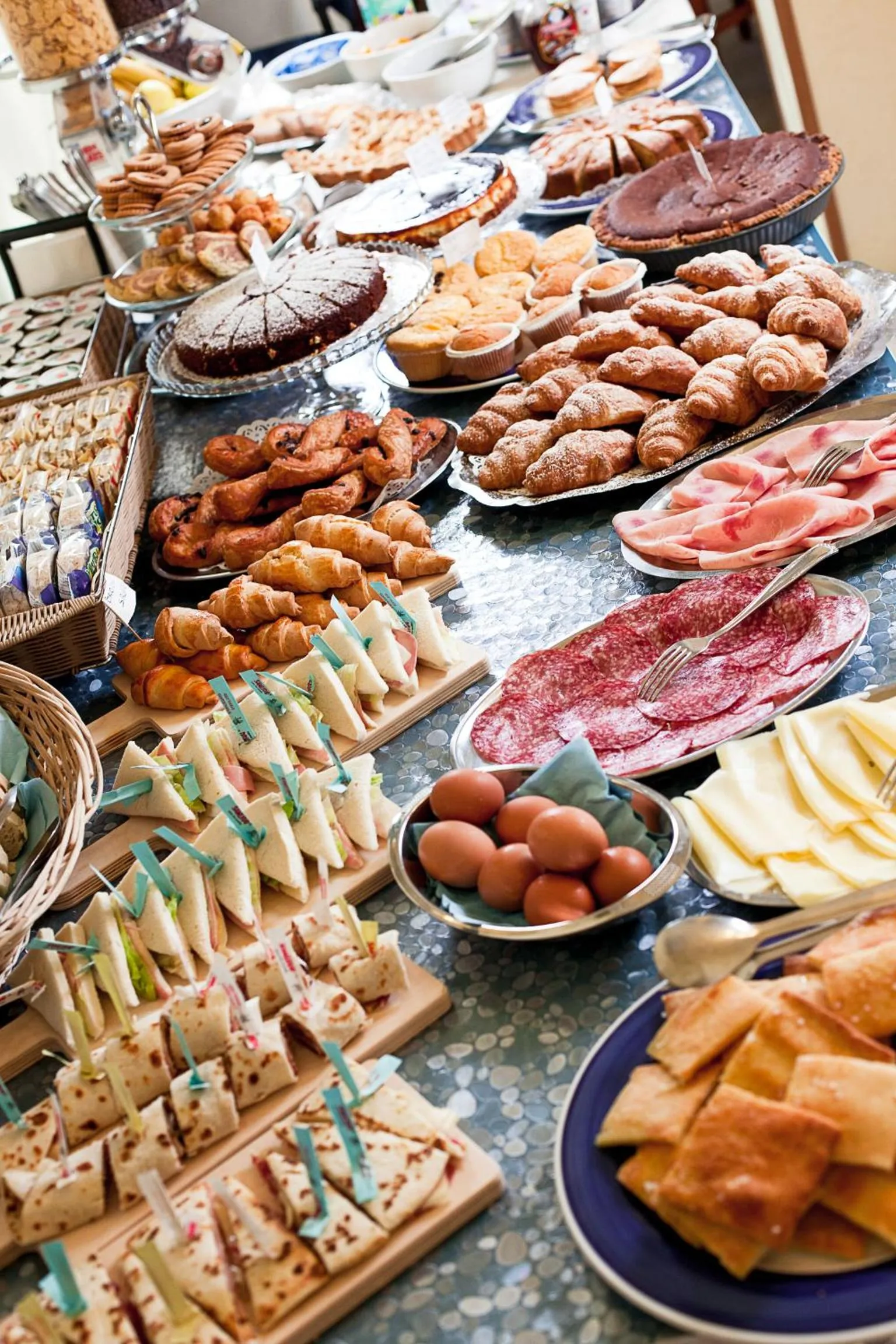 Buffet breakfast in Hotel Eugenio