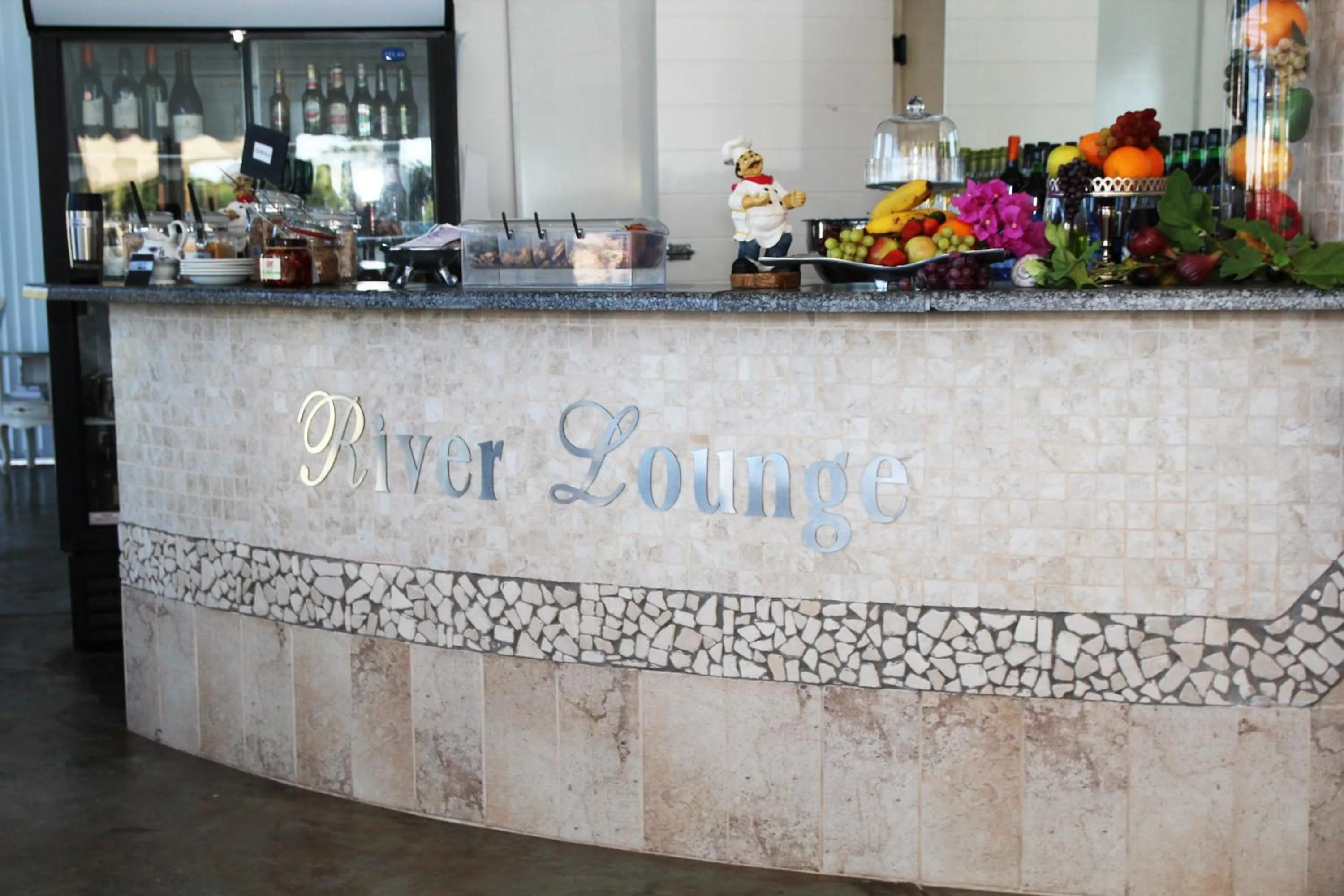 Lounge or bar in Belurana River Manor