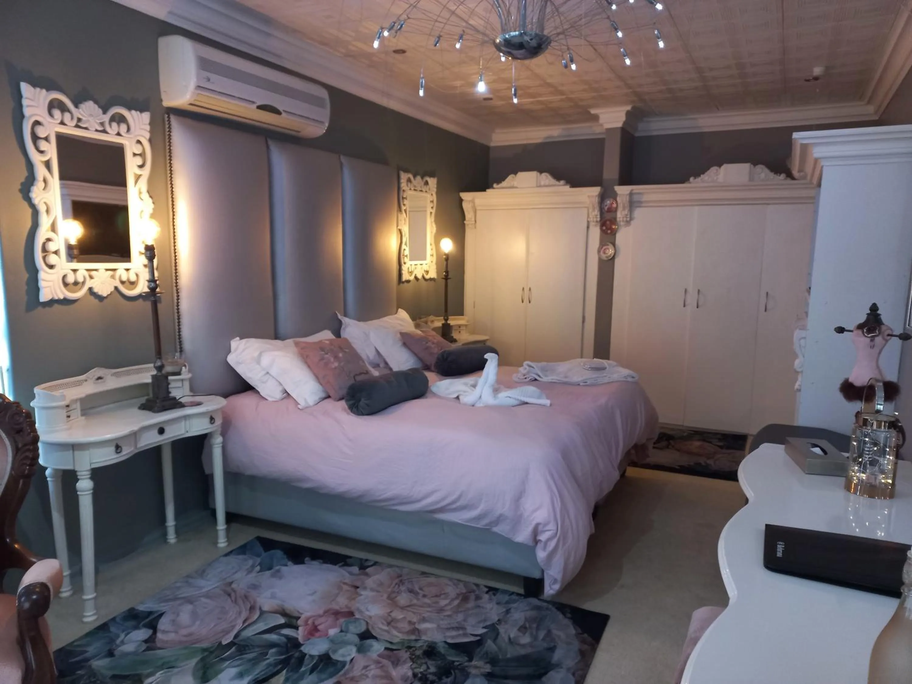 Bed in Belurana River Manor