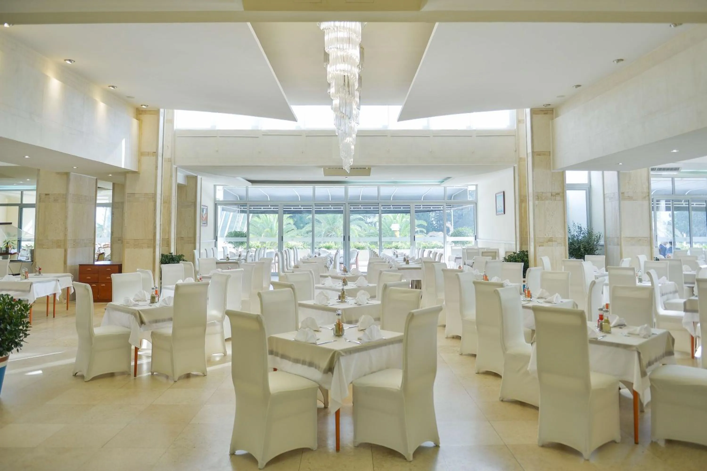 Restaurant/places to eat in Mediteran Hotel & Resort