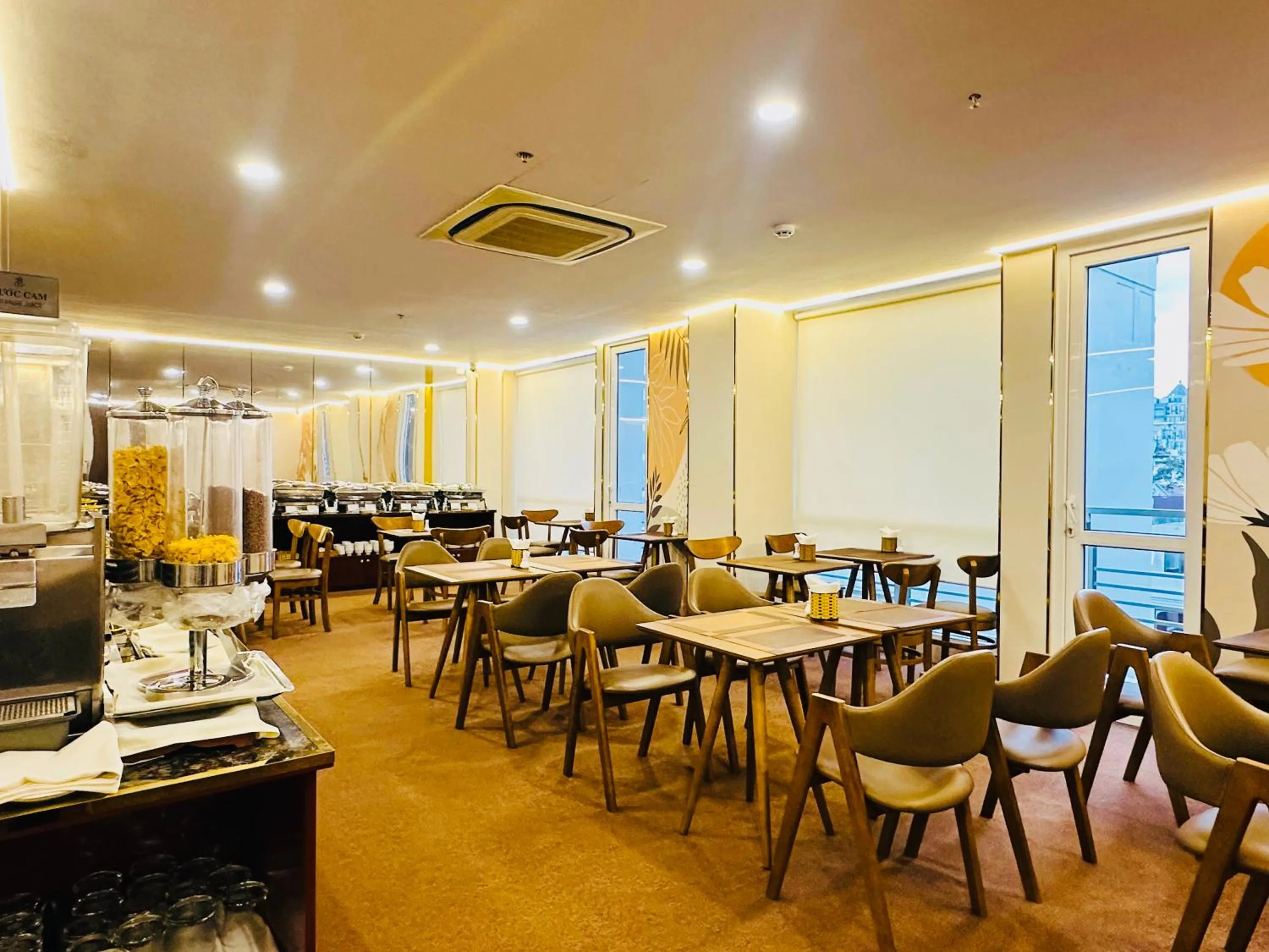 Restaurant/places to eat in Huong Sen Annex Hotel