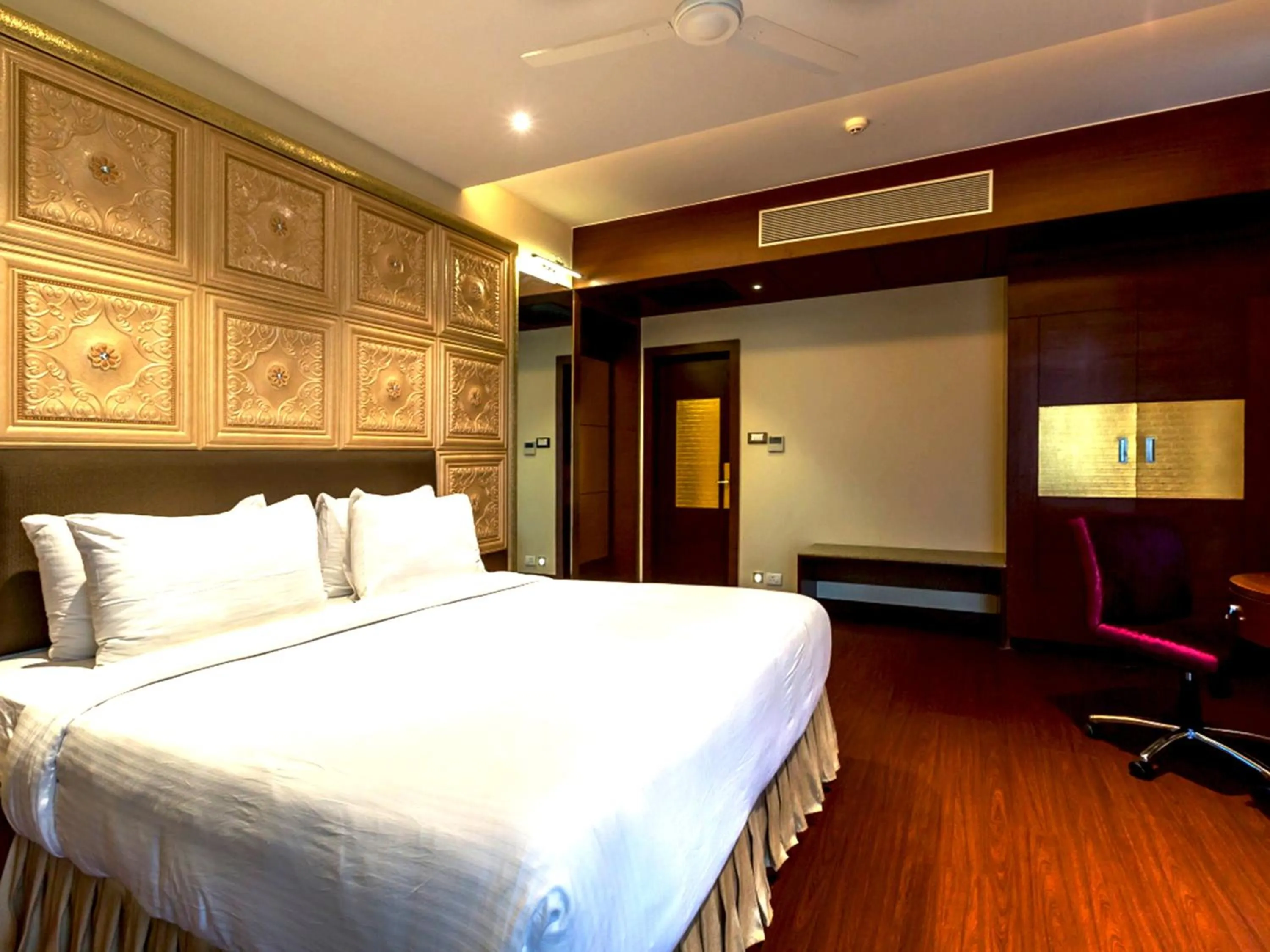 Bedroom, Bed in Hotel Kasturi Orchid