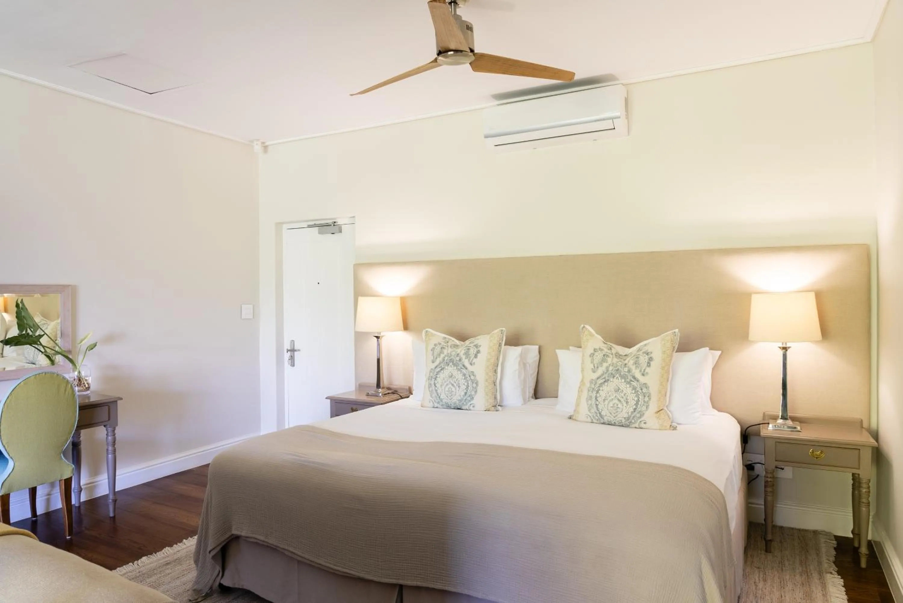 Bedroom, Bed in Angala